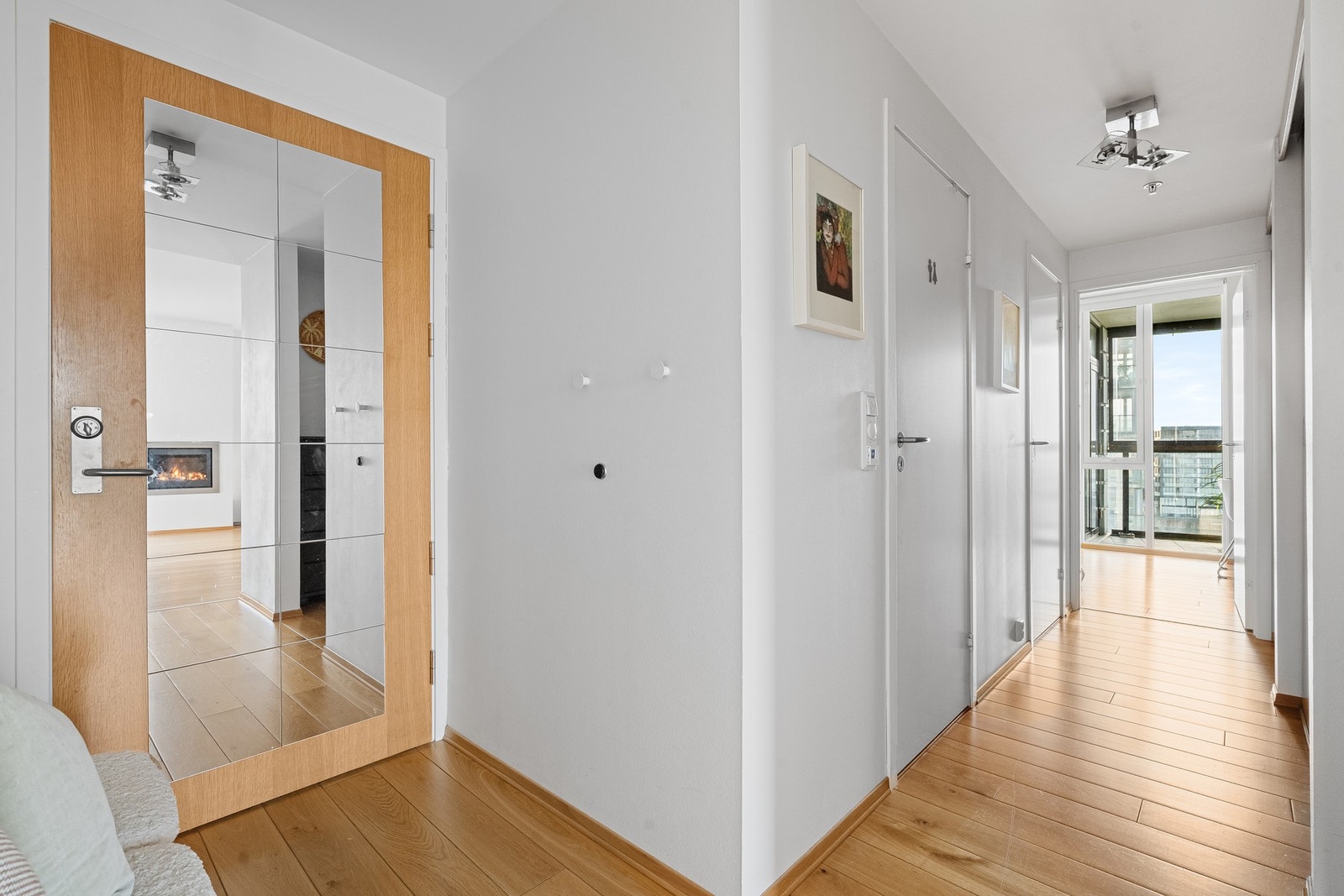 Entré med gode garderobeløsninger. Galleribilde