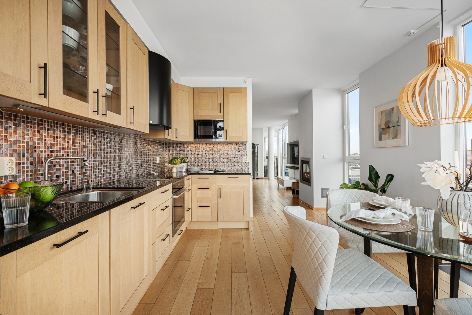 Robust og funksjonelt Strai-kjøkken. Galleribilde