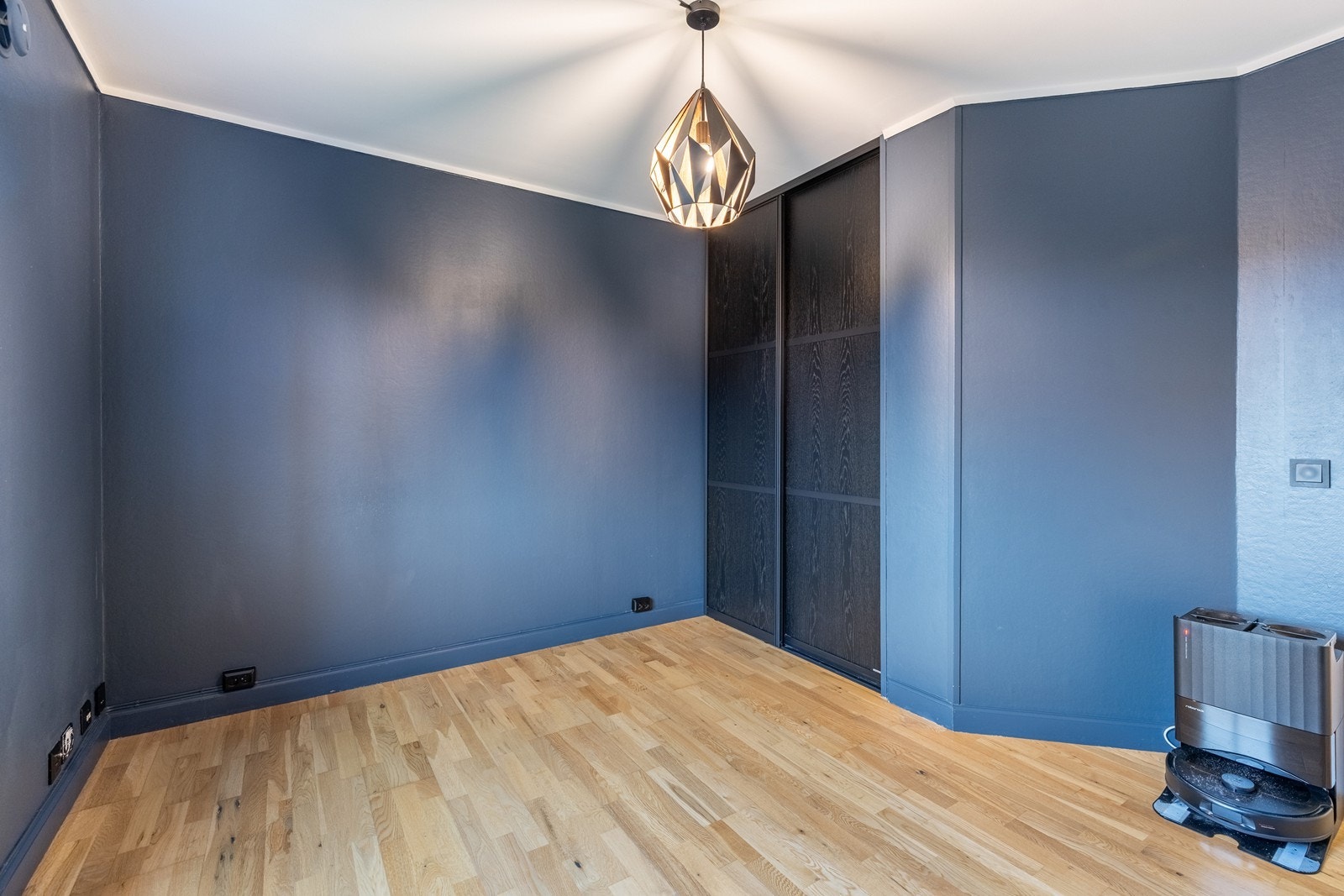 Soverom 1 med skyvedørsgarderobe Galleribilde