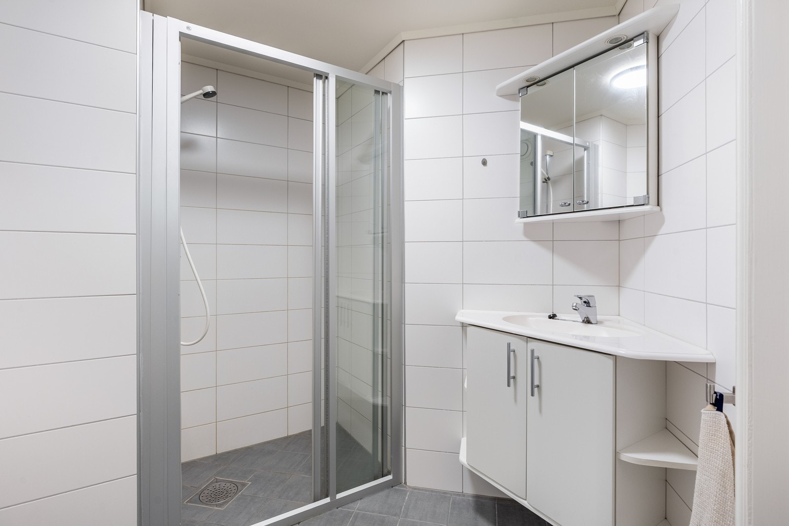 Flislagt dusjbad Galleribilde