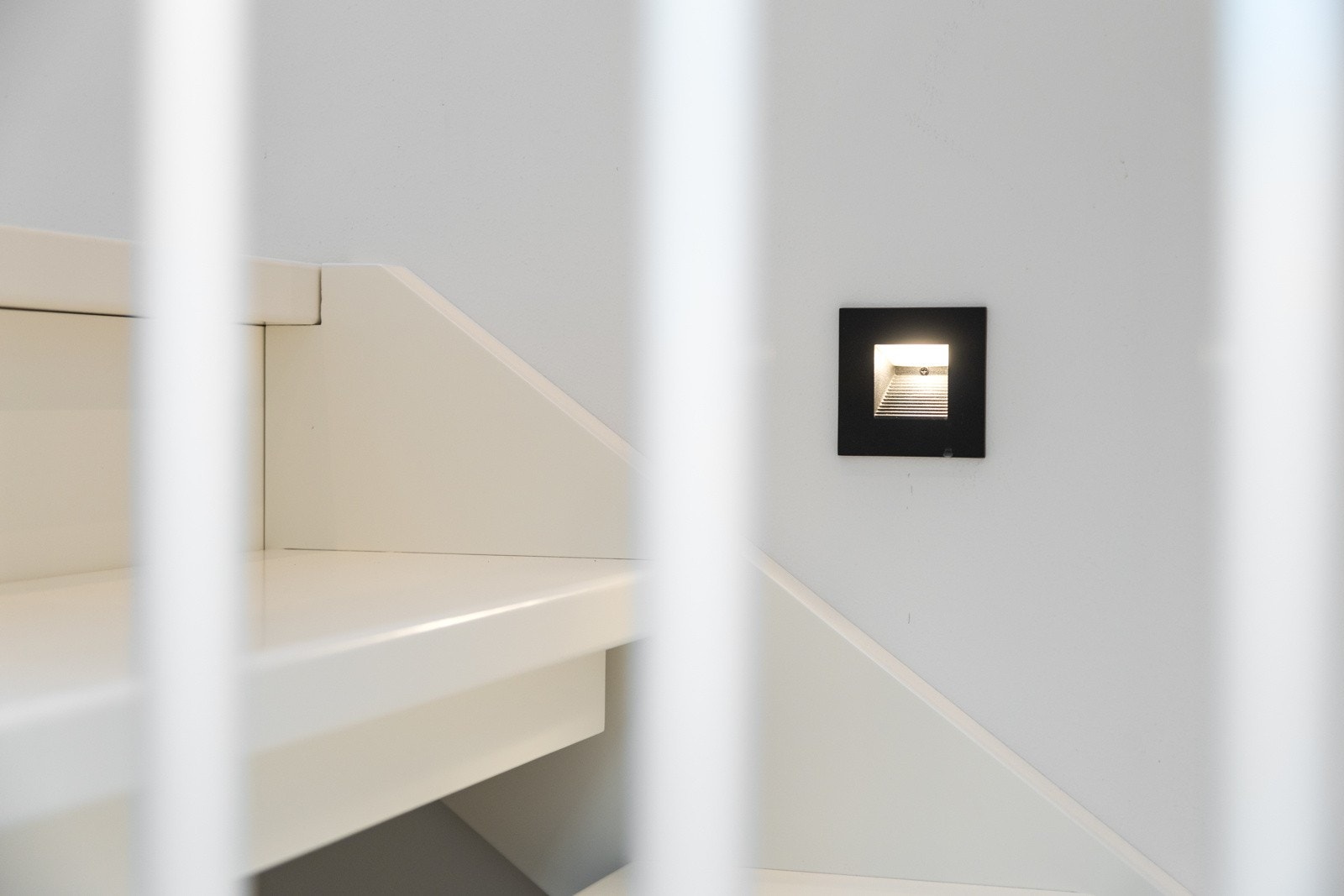 Detaljfoto: up-lights i trappegang Galleribilde