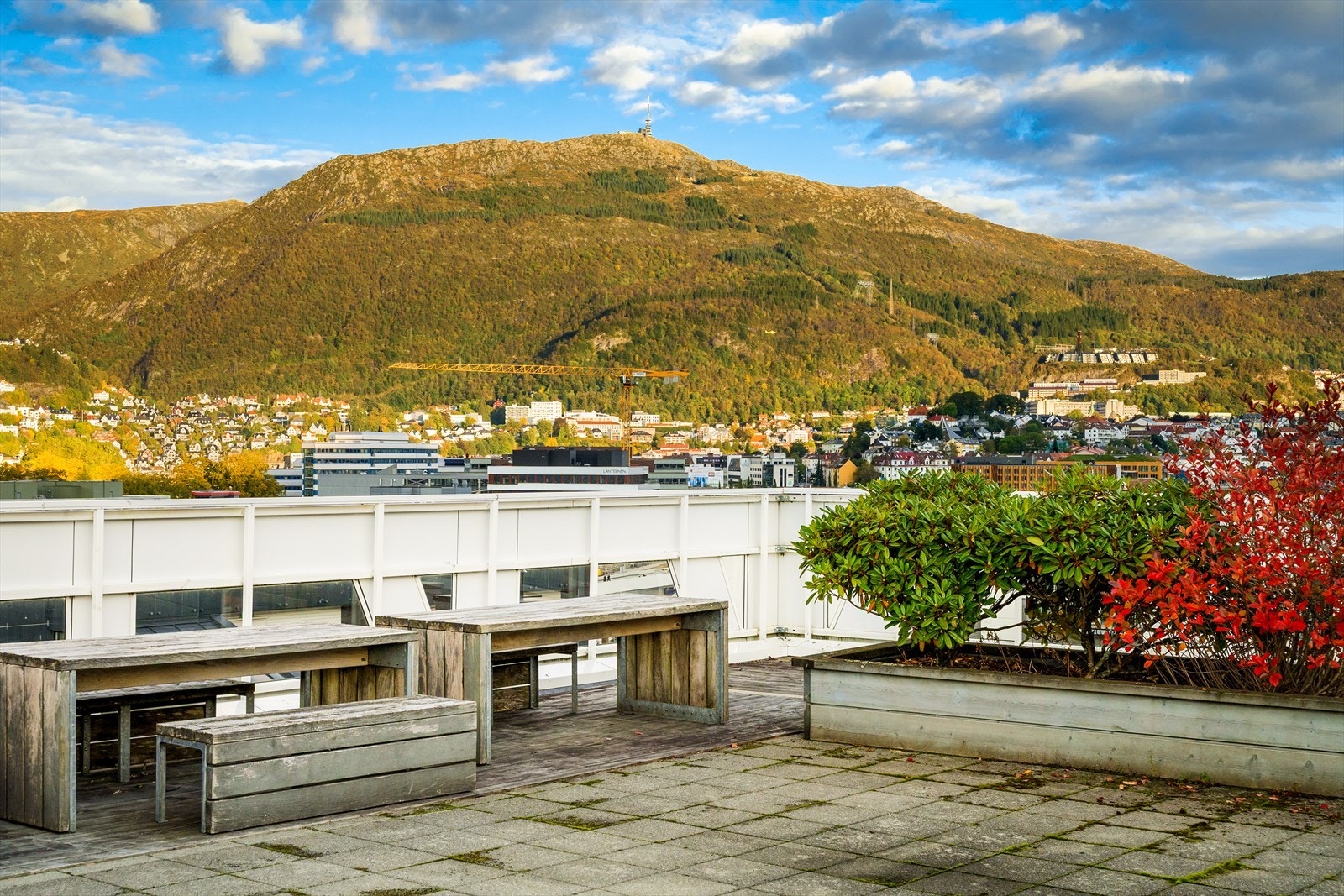 Begge takterrasser har nydelig utsikt mot Ulriken, Fløyen og Puddefjorden! Galleribilde