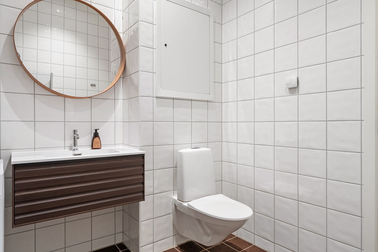 Ny innredning med baderomsmøbel og dusjhørne i 2024! Galleribilde