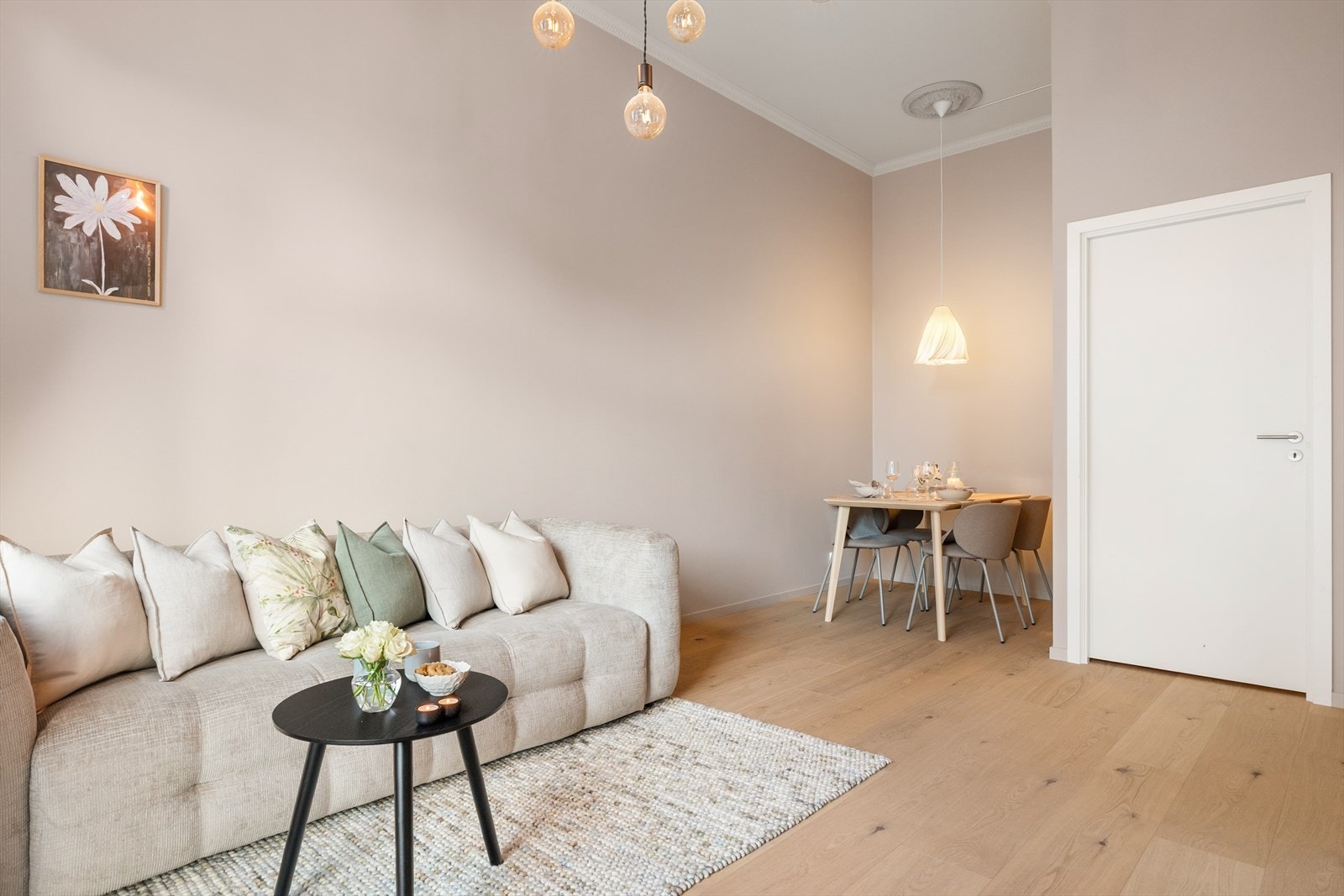 God plass til spisebord i stuen. Galleribilde