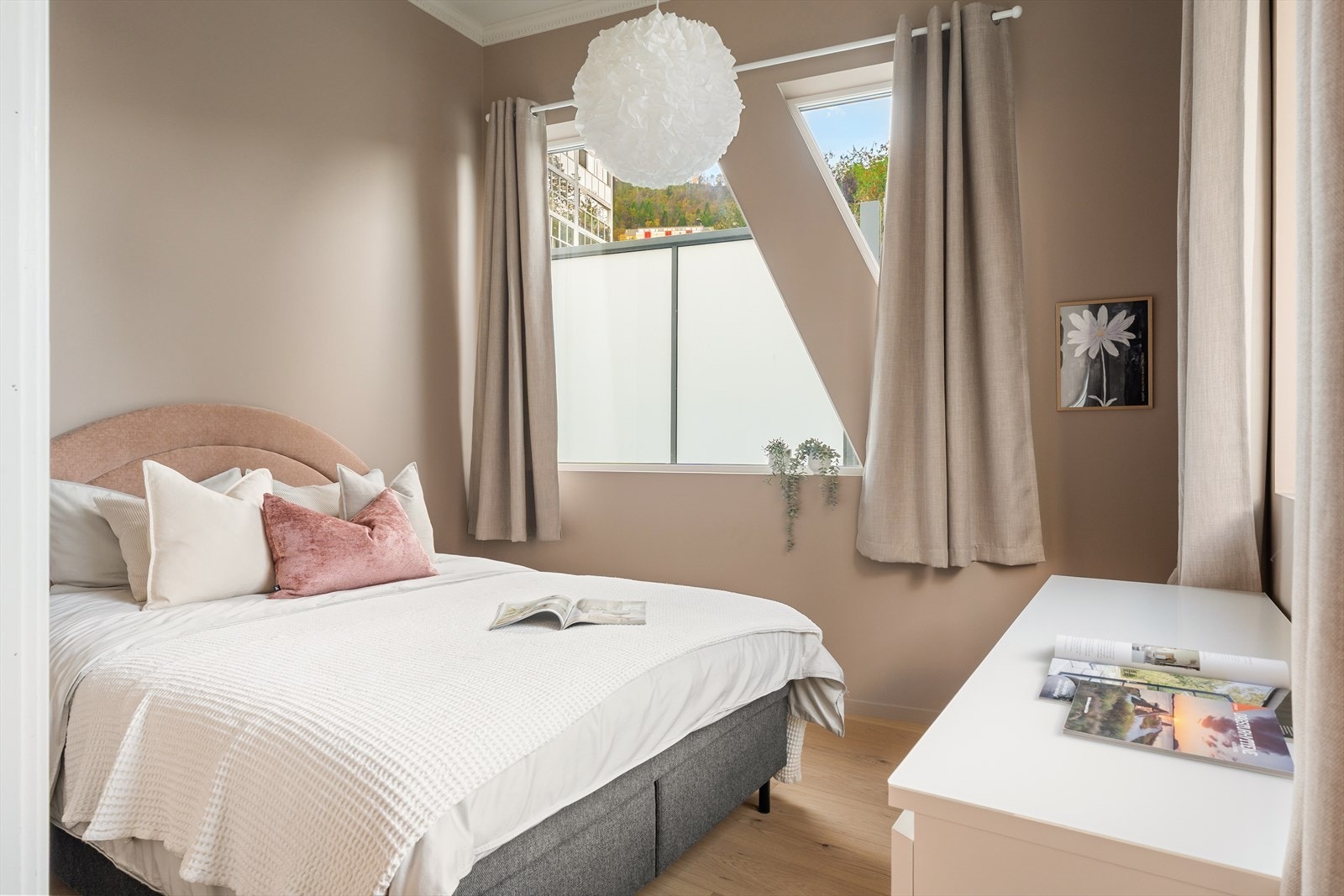 De store vinduene gir et fantastisk lysinnslipp! Galleribilde