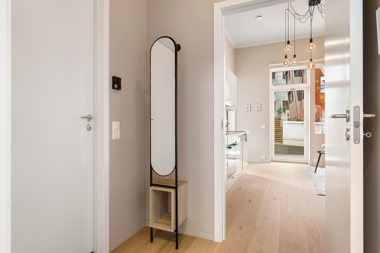 Leiligheten ble i 2024 oppgradert med bla. lekkert nytt parkettgulv! Galleribilde