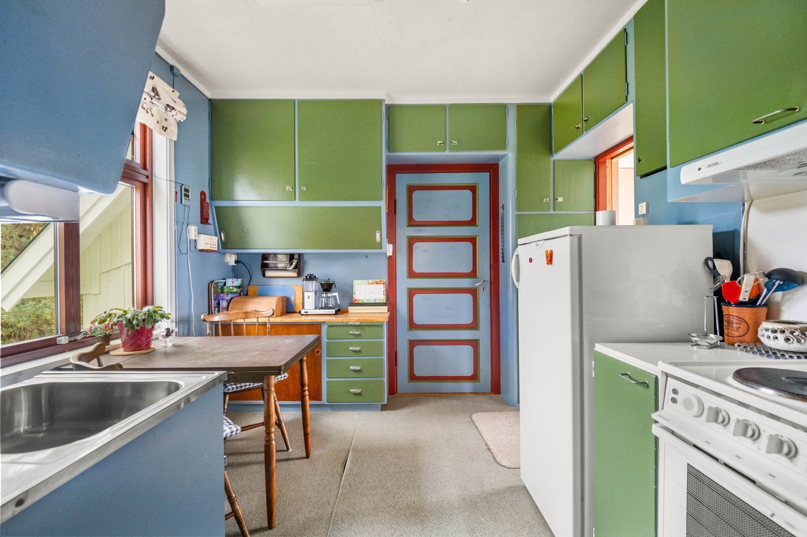 Enkelt kjøkken. Galleribilde