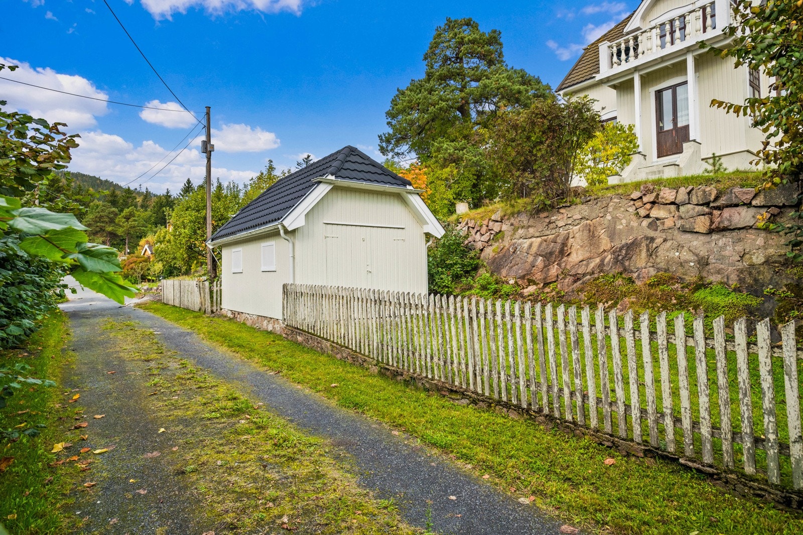 Frittstående garasje med gulvareal på ca. 18 kvm. Galleribilde