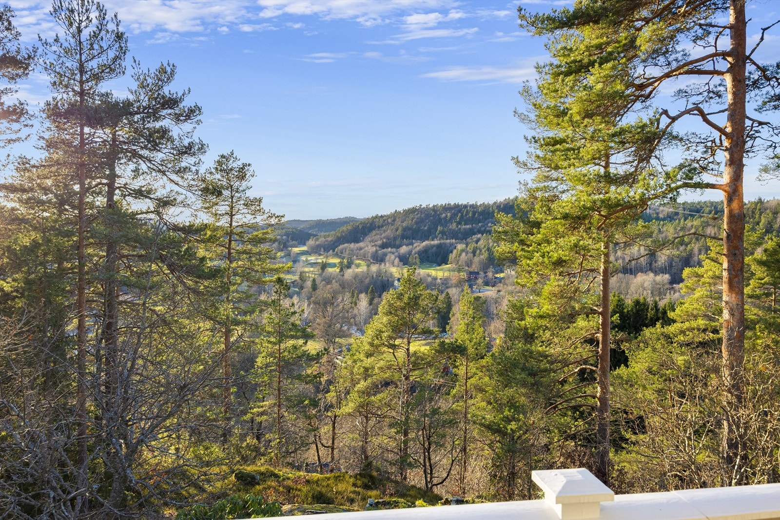 Nydelig utsikt fra veranda - Her kan man nyte sola helt usjenert. Galleribilde