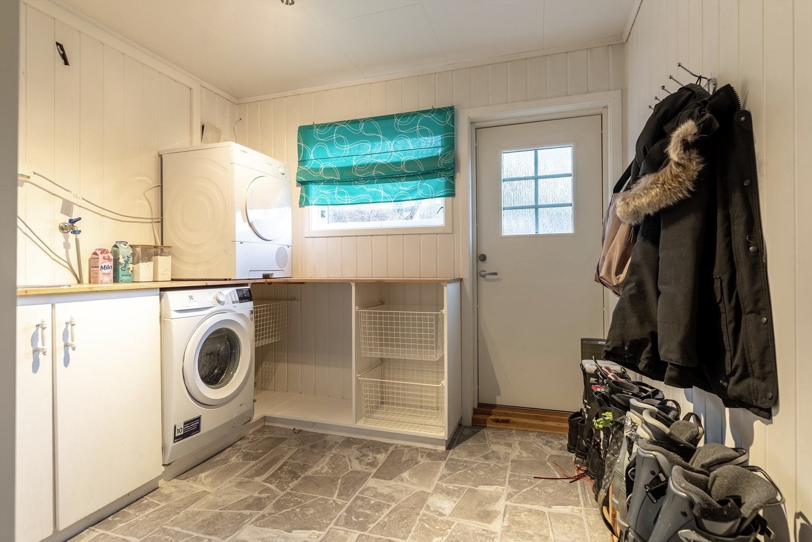 Praktisk vaskerom med utvendig inngang Galleribilde