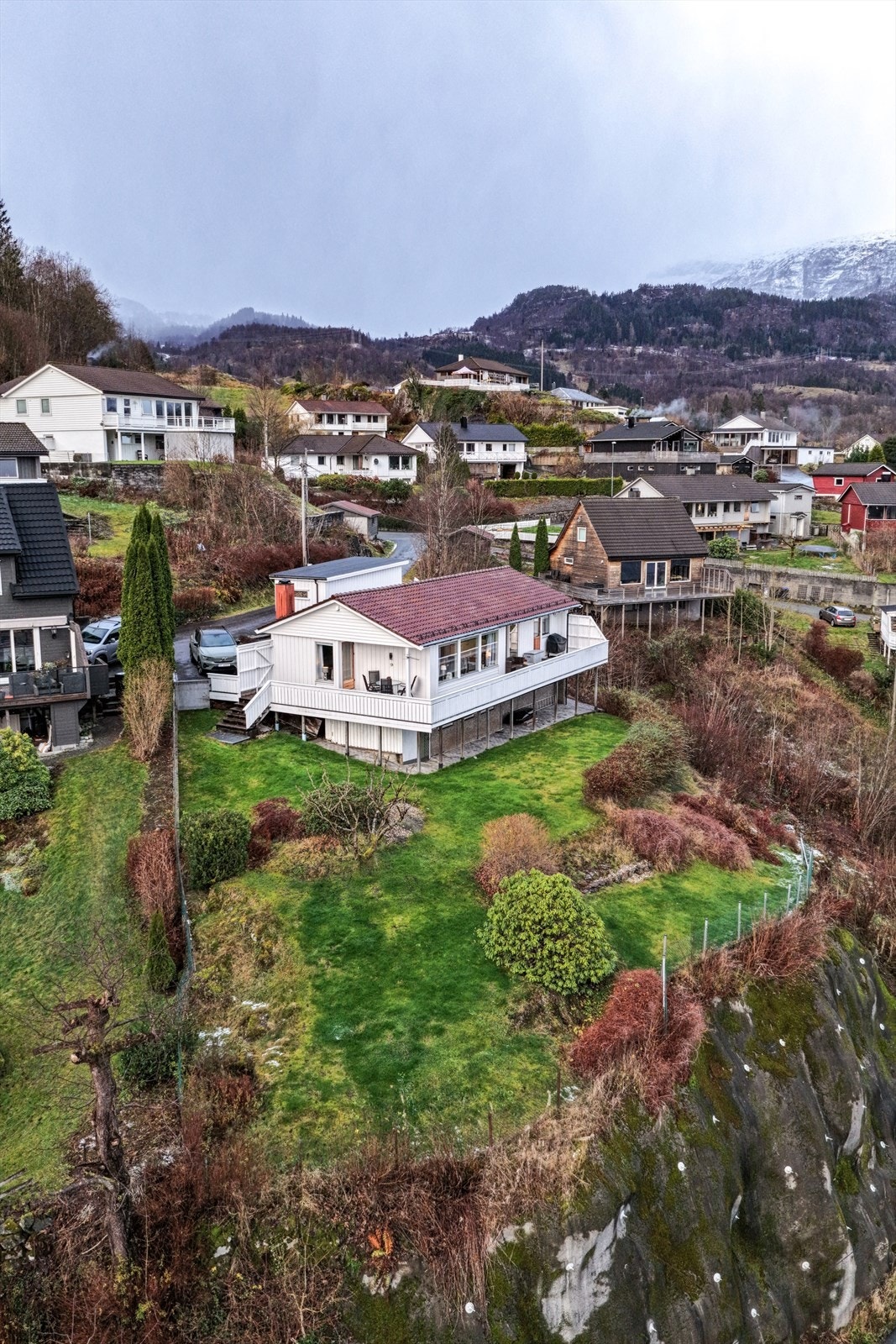 Oversikt - beliggende i enden av blindvei Galleribilde