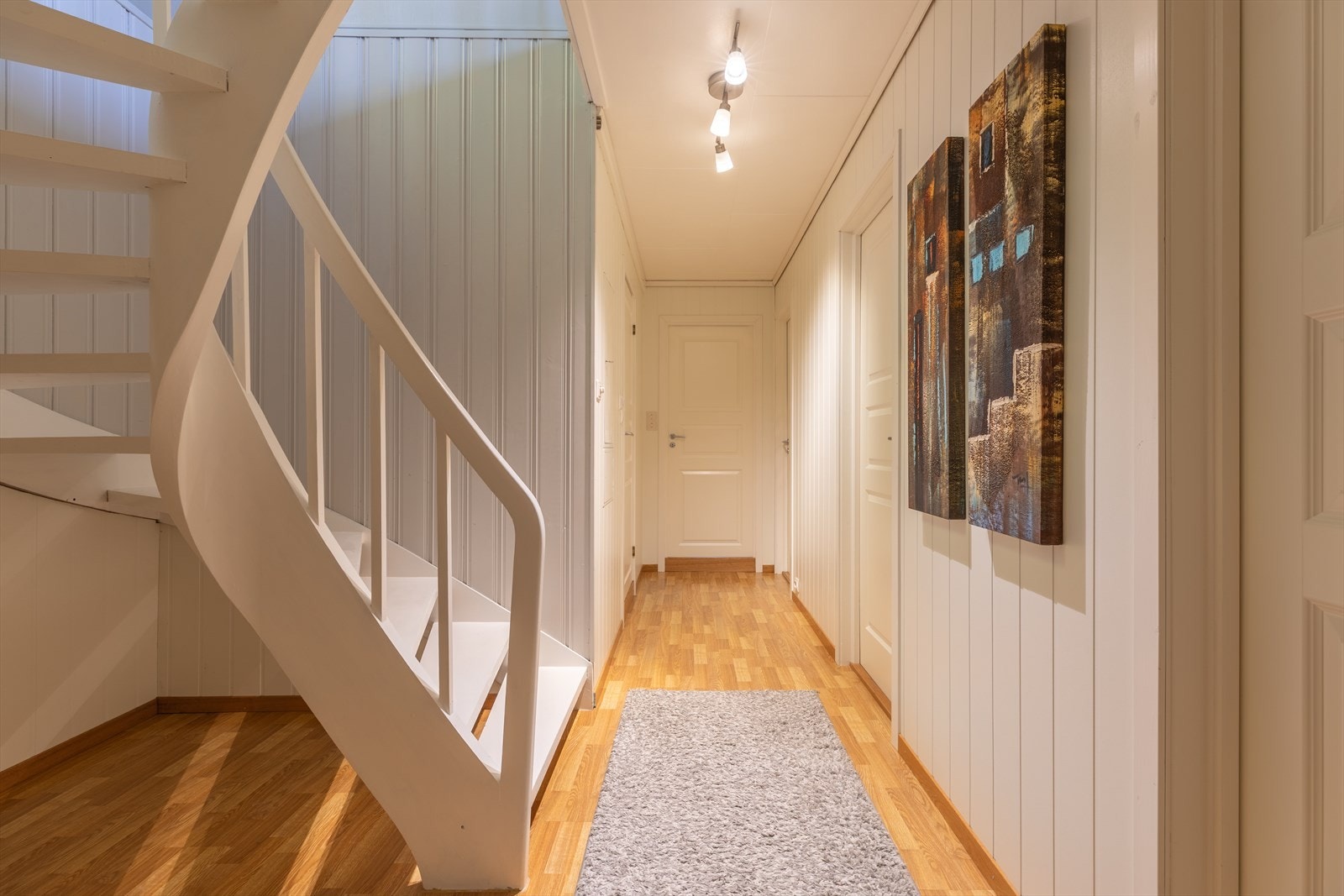 Gang underetasje Galleribilde