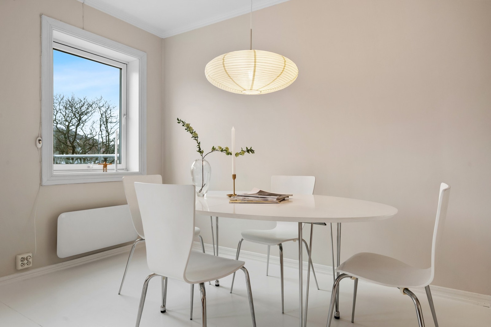 Naturlig plassering av spisegruppe. Galleribilde