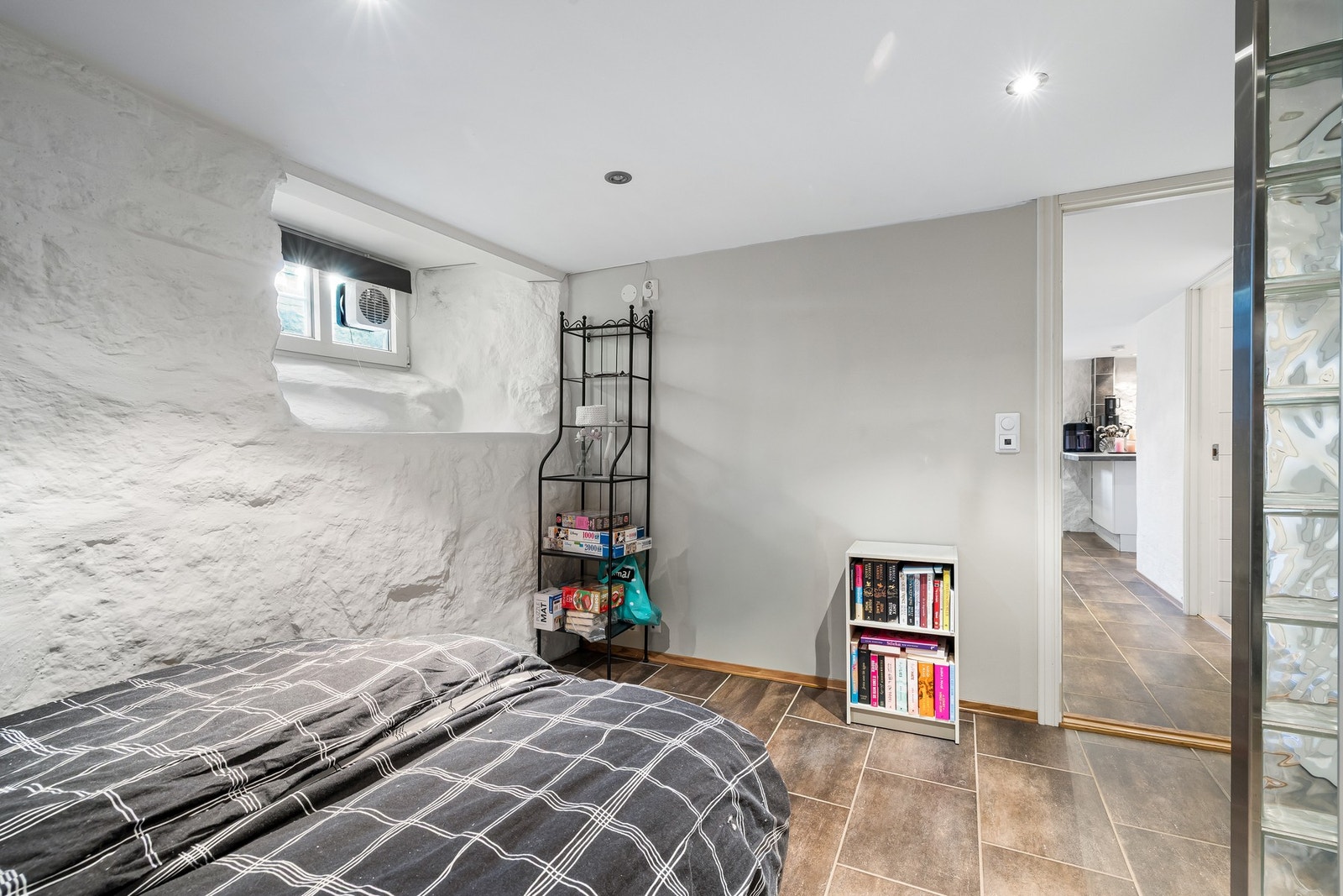 Innredet rom i kjeller - ikke bruksendret/godkjent for varig opphold Galleribilde