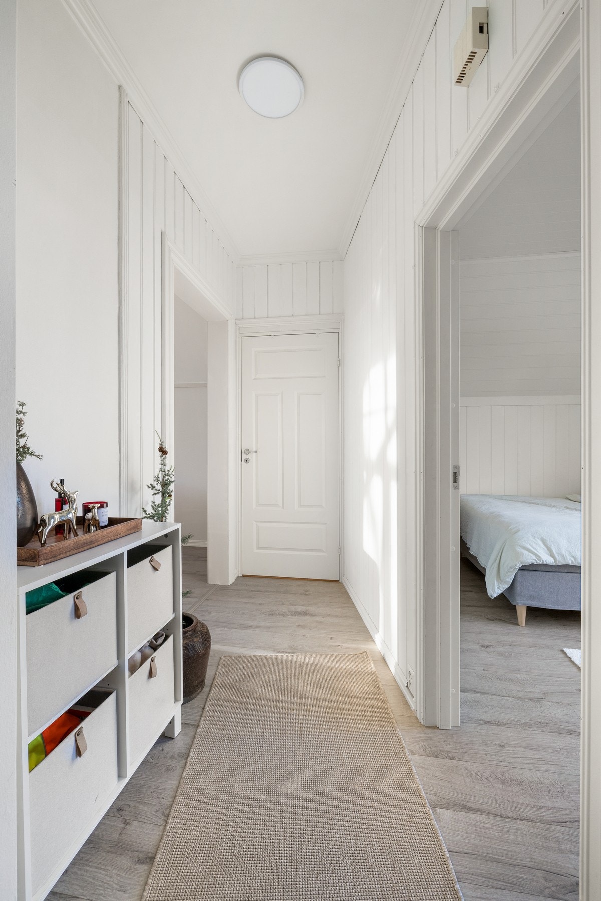 Gangen nede når du går ned trappa fra loftet. Galleribilde