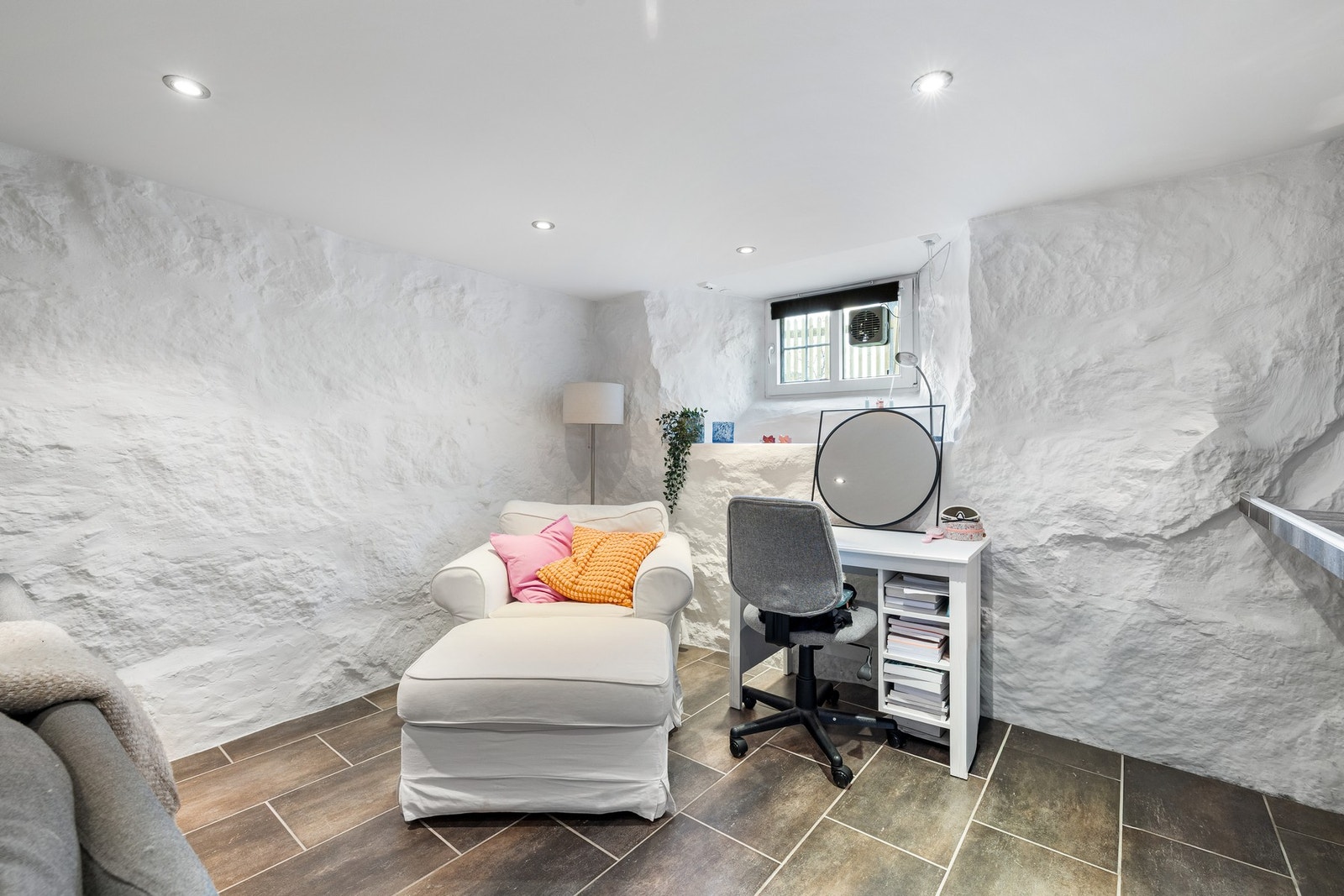 Innredet rom i kjeller - ikke bruksendret/godkjent for varig opphold Galleribilde