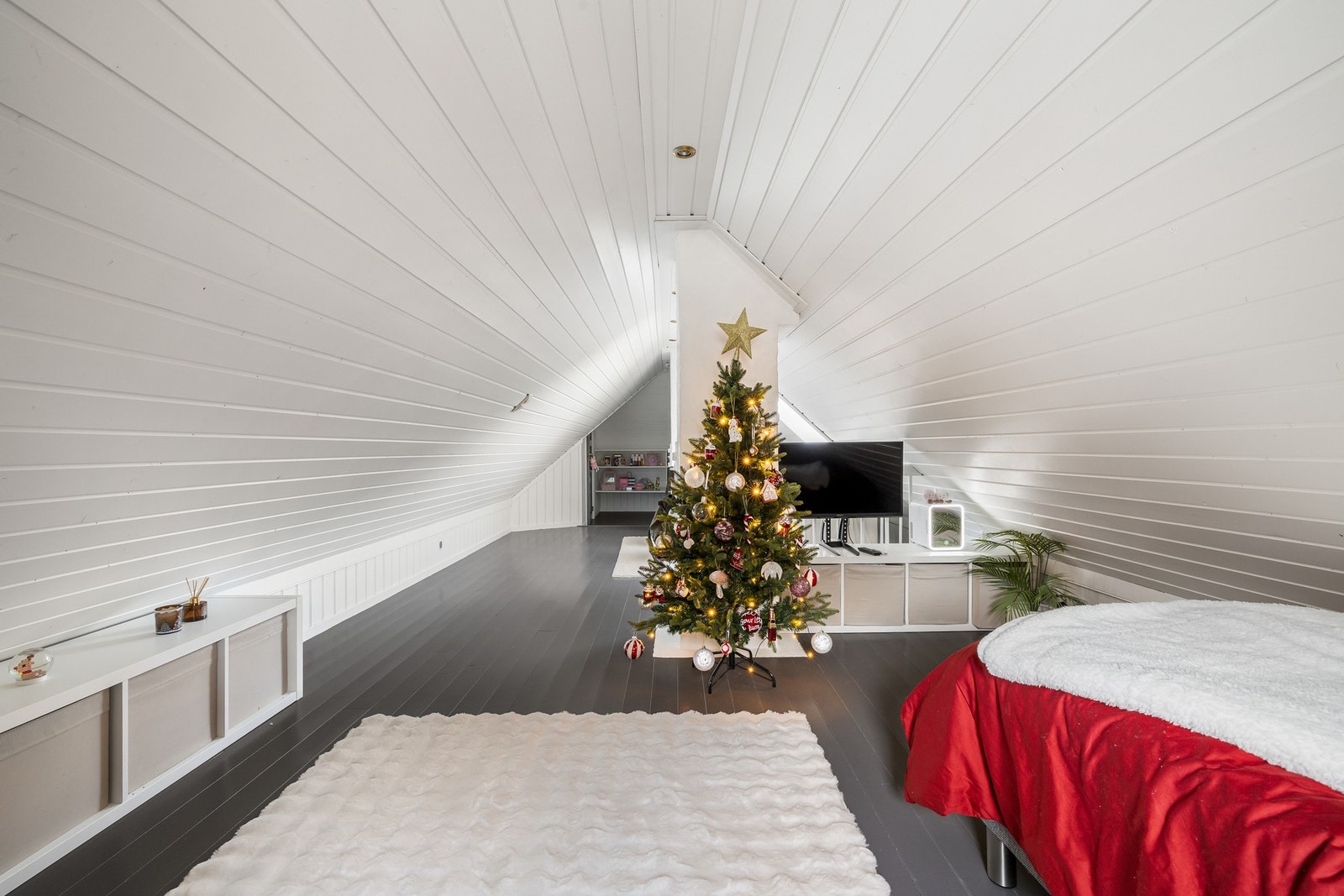 Innredet rom på loft - ikke bruksendret/godkjent for varig opphold Galleribilde