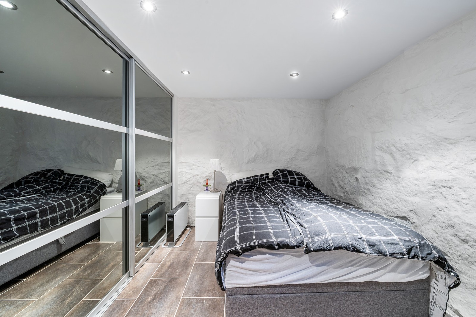 Innredet rom i kjeller - ikke bruksendret/godkjent for varig opphold Galleribilde