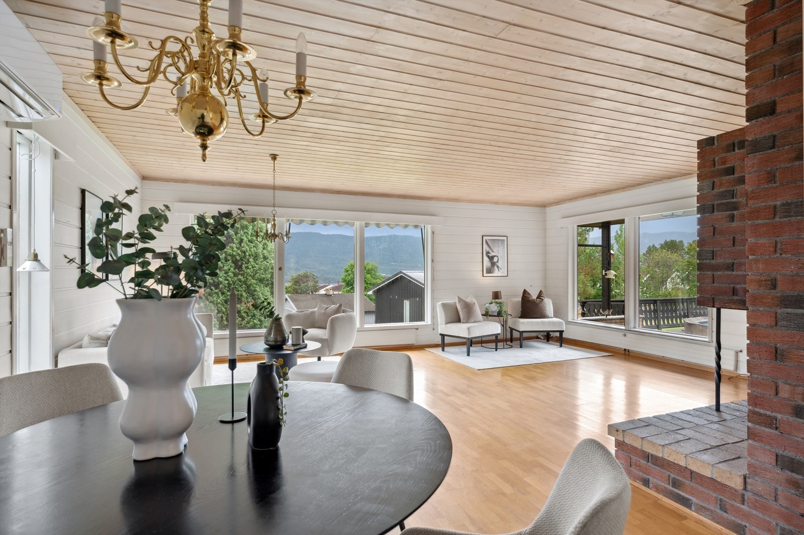 Spisegruppen tar plass i egen sone og inviterer til sosiale og hyggelige måltider. Galleribilde