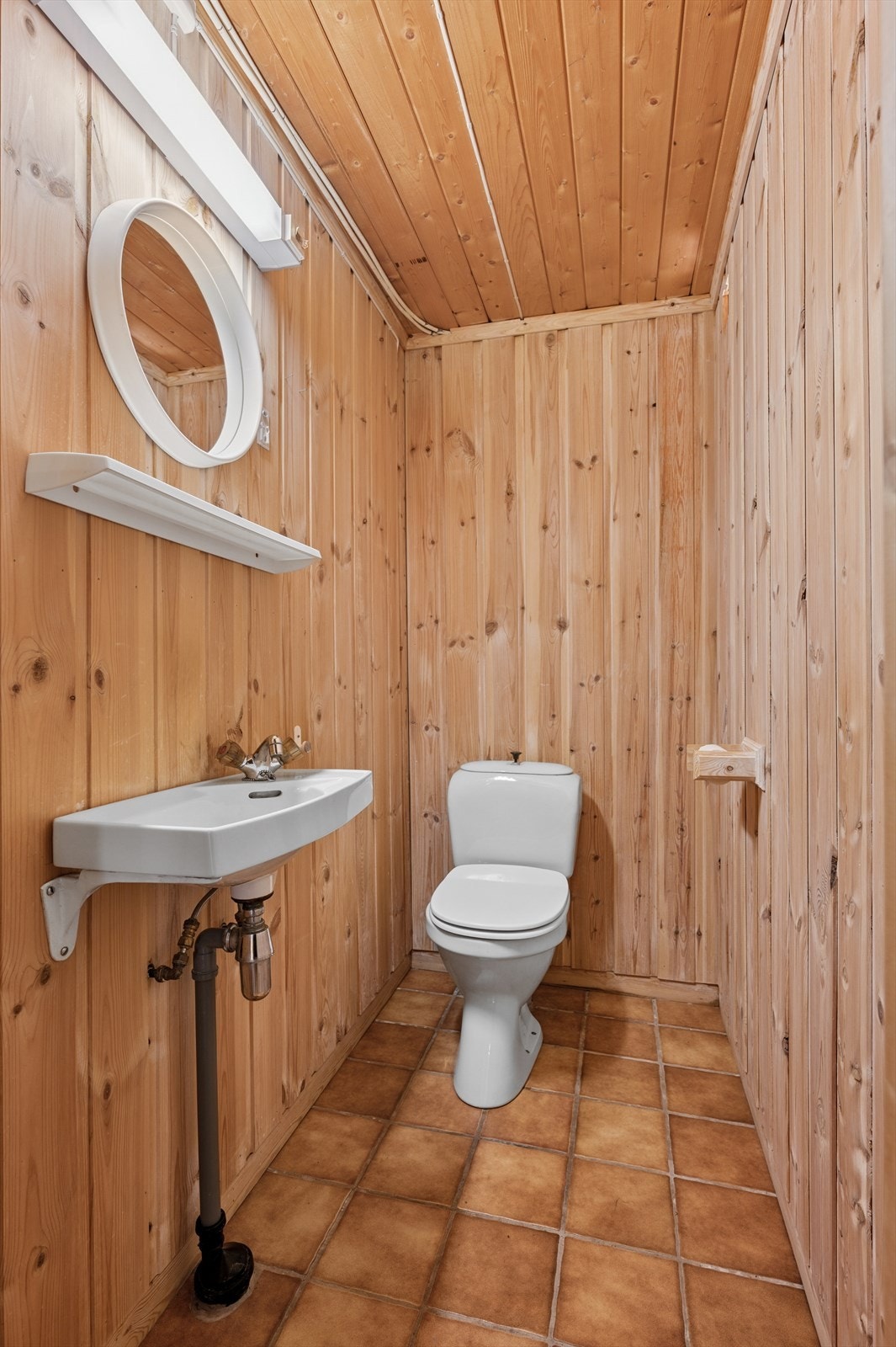 Wc-rom. NB! Ikke omsøkt eller godkjent til dagens bruk. Galleribilde