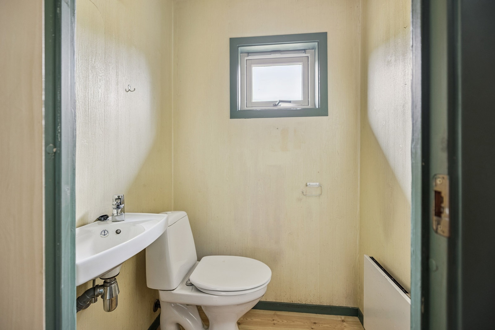 I tillegg er det et separat toalettrom i første etasje. Galleribilde