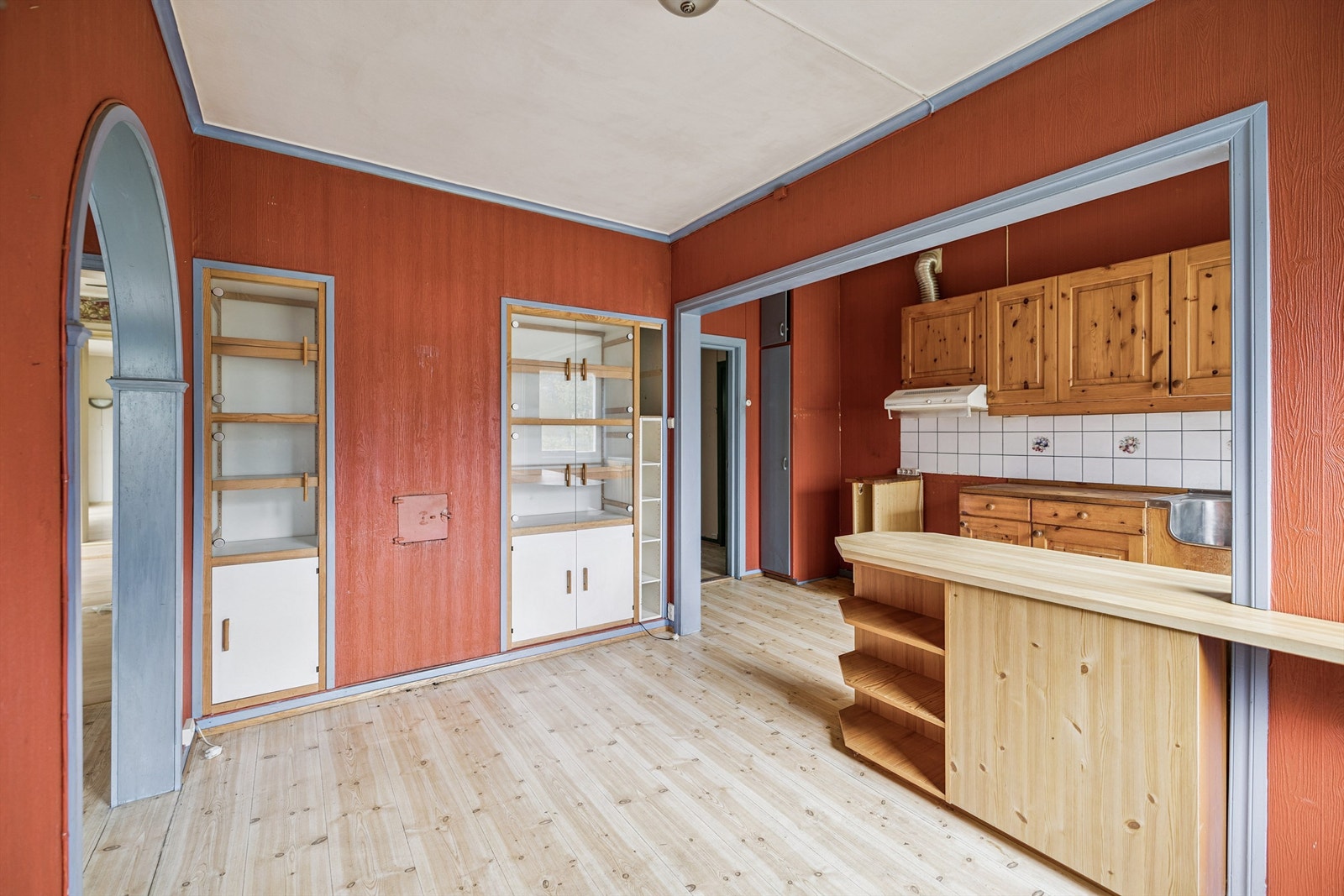 Kjøkkenet er utstyrt med mekanisk ventilator med avtrekk ført ut gjennom veggen. Galleribilde