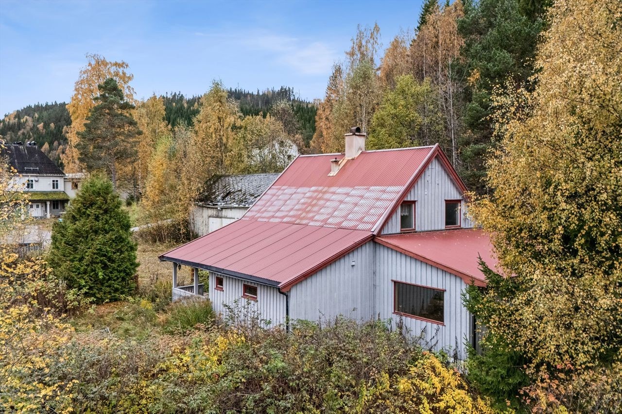 Eiendommen ligger i landlige omgivelser med nærhet til Glomma. Galleribilde