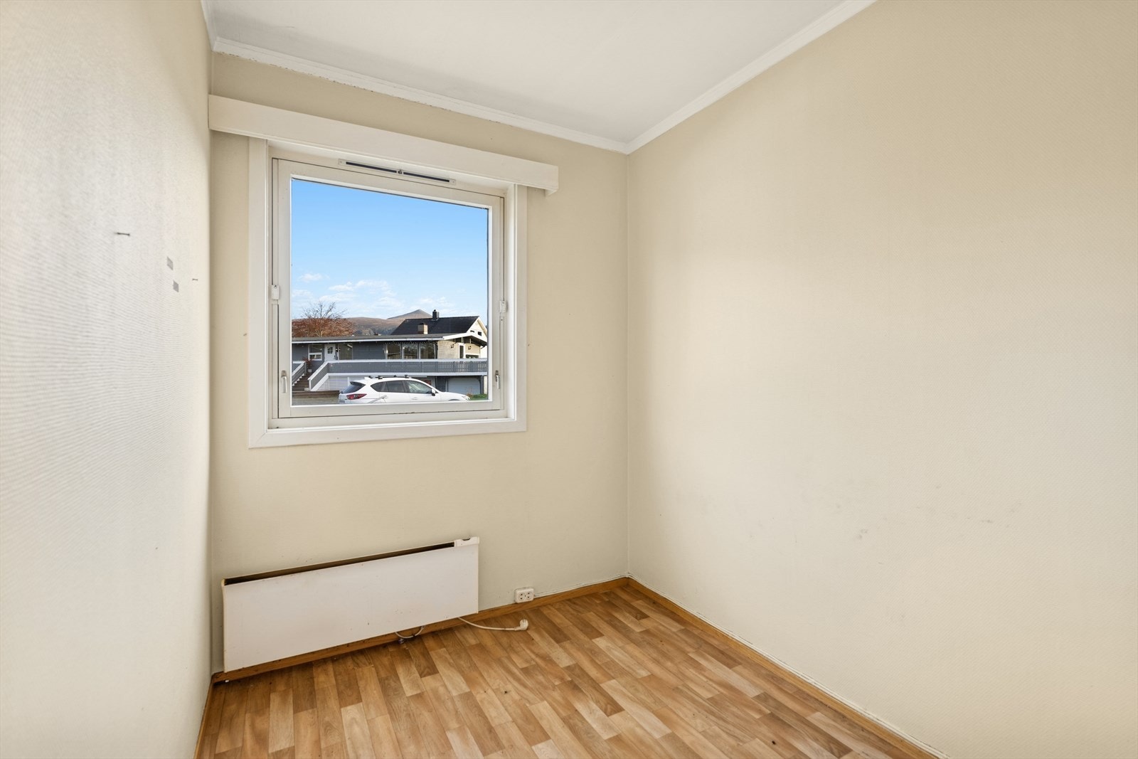 Soverom 2 i nr. 13. Det er et eldre bad i nr. 13 med toalett og dusj, som det ikke er bilde av. Galleribilde