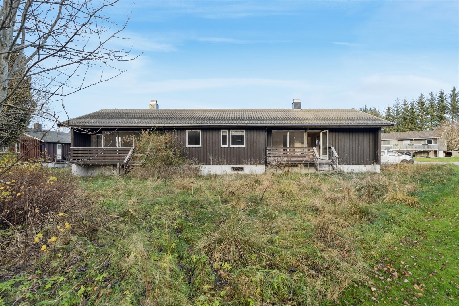 Boligen ligger sentralt til like ved Hustad barne- og ungdomsskole. Galleribilde