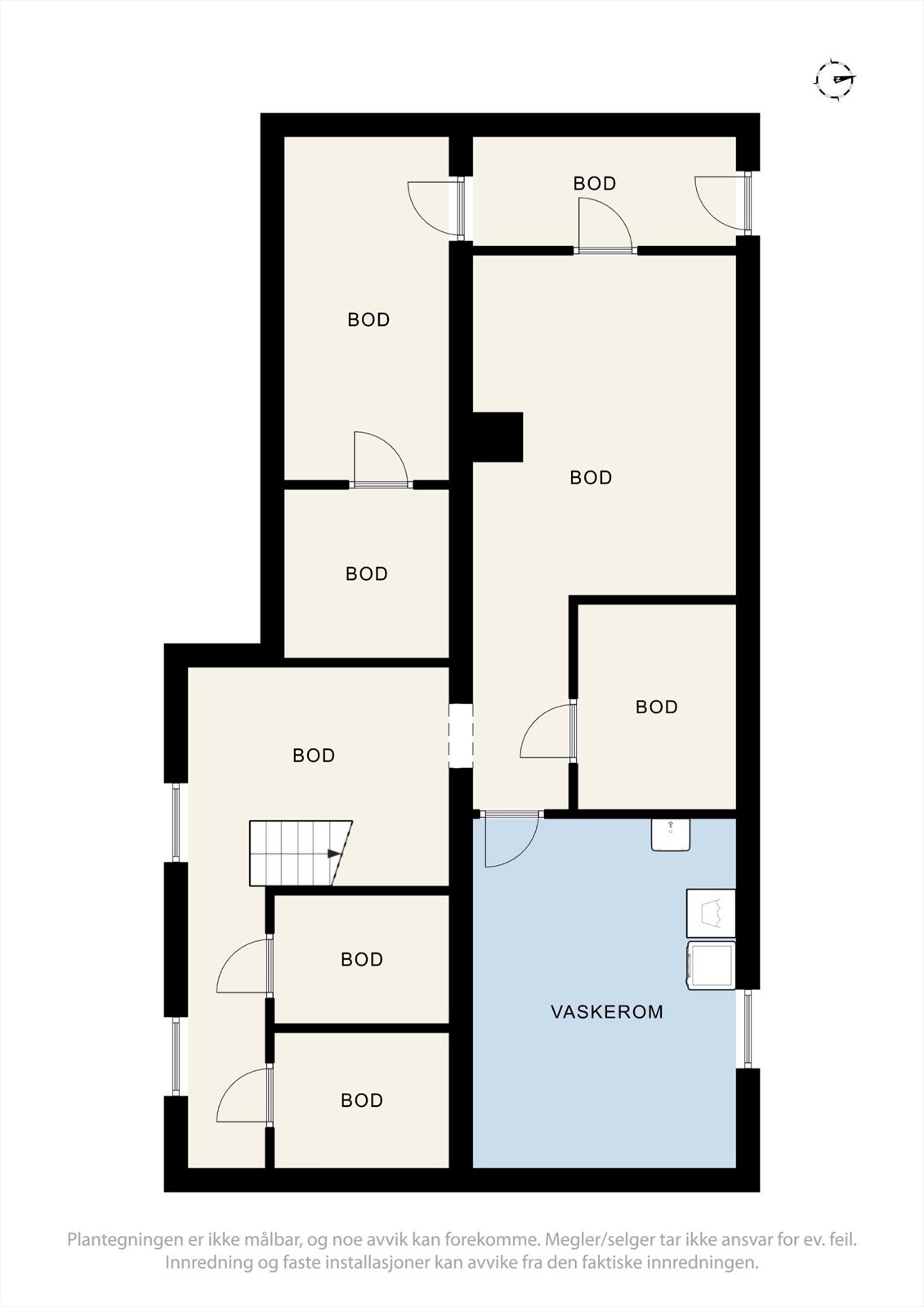 Det er kjeller på 82 m². Det er vaskerom med sluk i kjeller. Kun ca. 45 m² av kjeller er byggemeldt og godkjent. Galleribilde