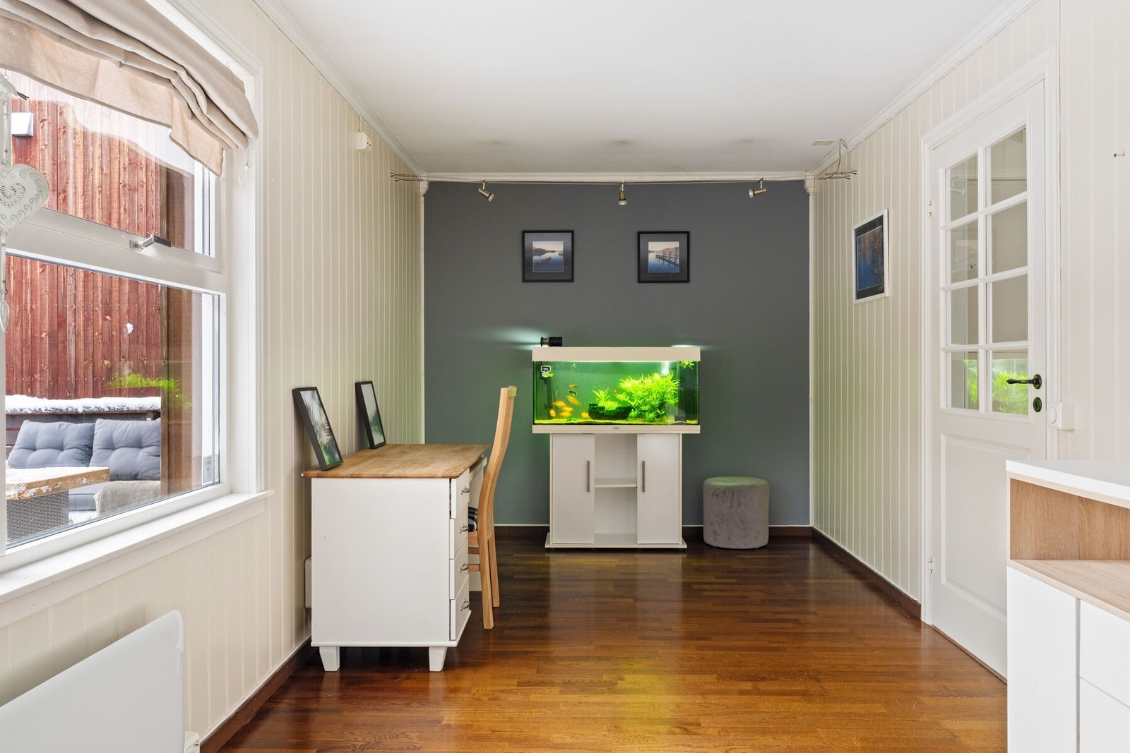 Her er det god plass til hjemmekontorløsning, evt. en hyggelig lesekrok Galleribilde