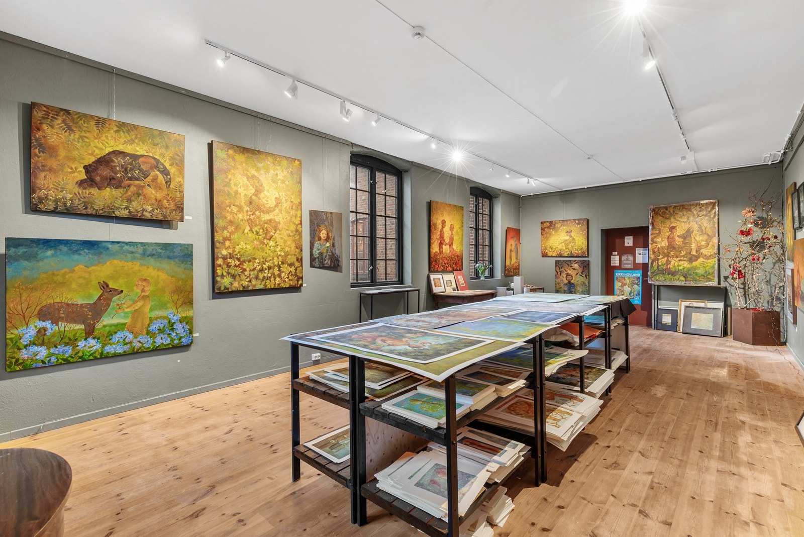 Fra atelieret er det to adkomstdører videre inn til boligdelen Galleribilde