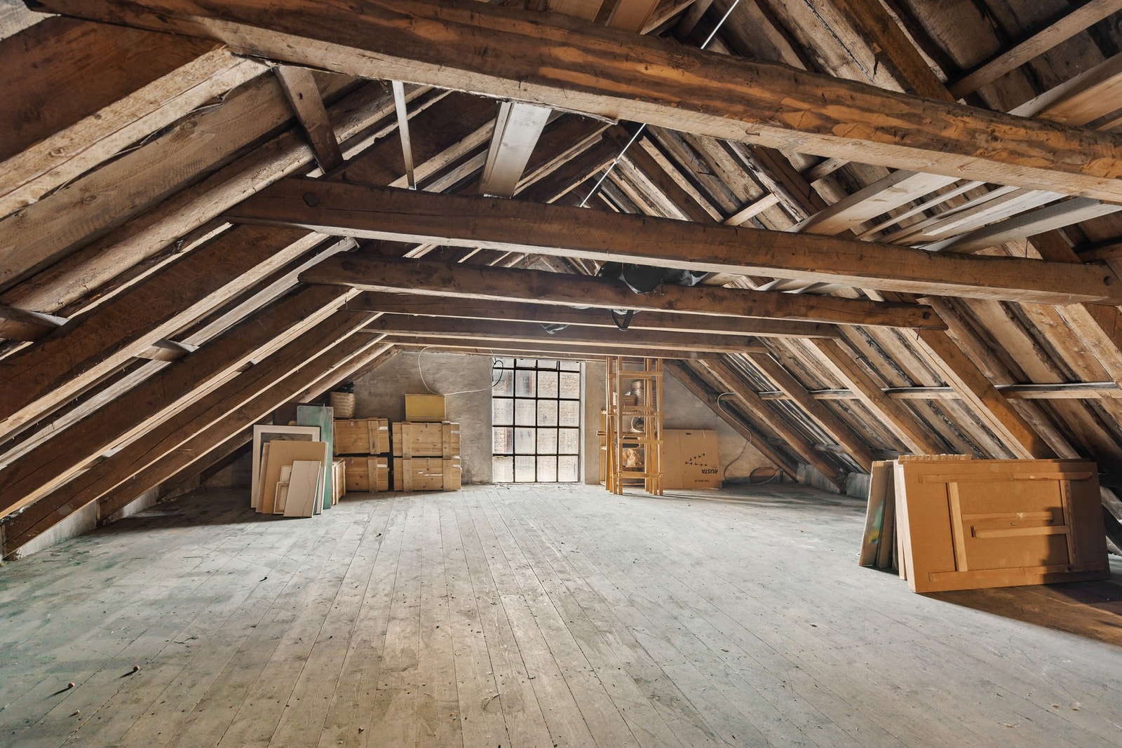 Loft med god lagringsplass Galleribilde