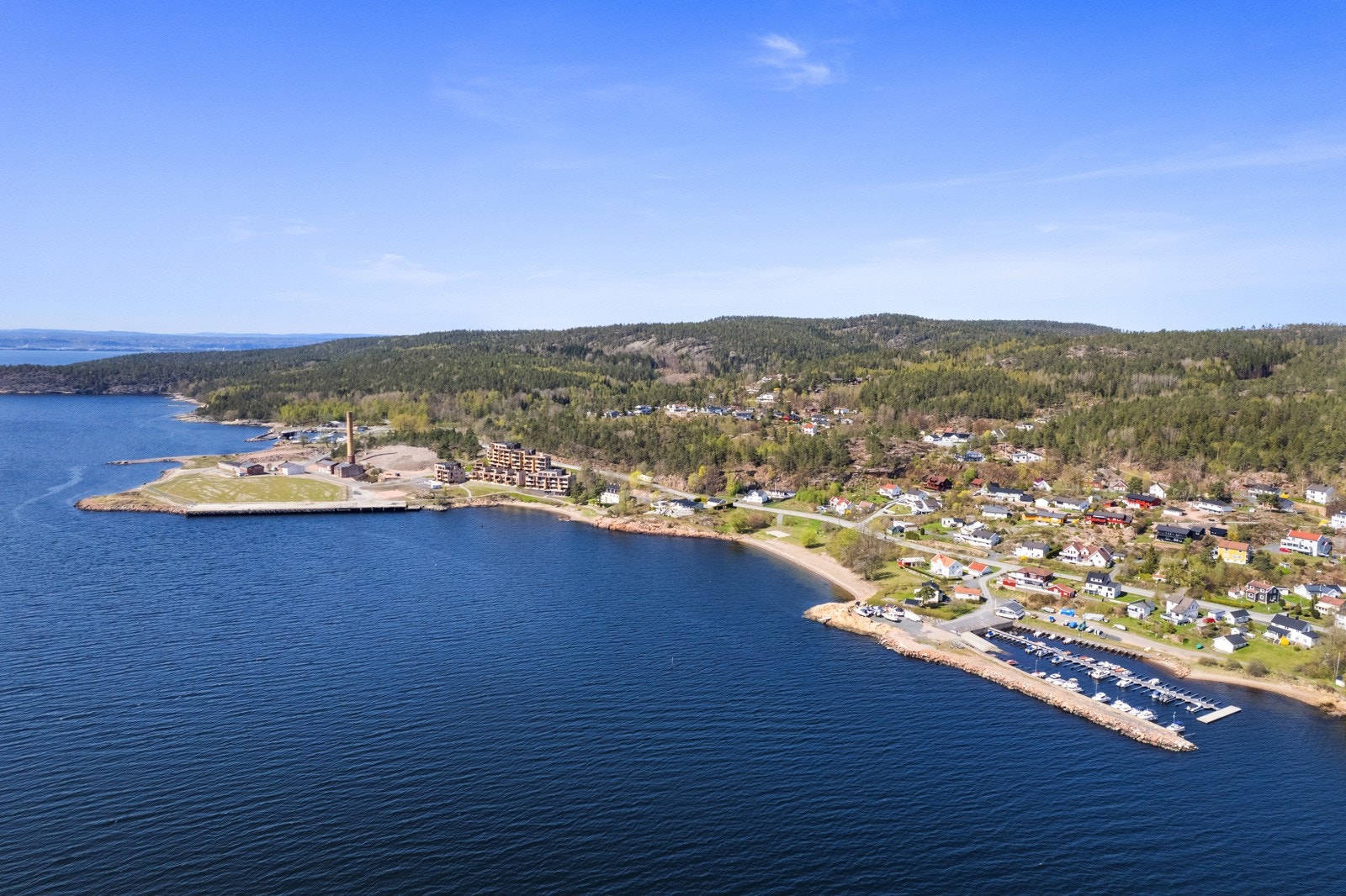 Flotte Hurum Brygge helt syd i Asker Galleribilde