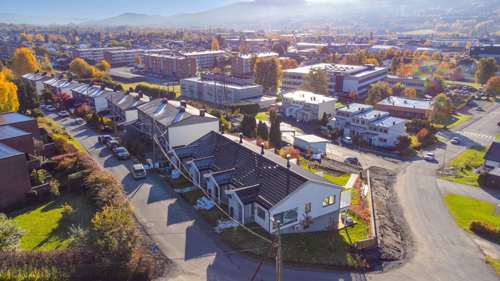 Gunstig plassering i enden | innflytningsklart | 1 asfalterte i carport + 1 biloppstillingsplass Galleribilde