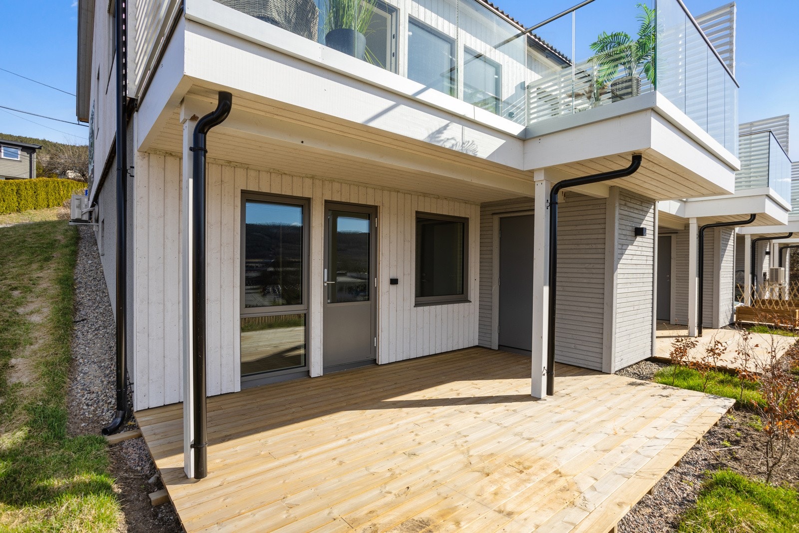 Terrasseplatting utenfor hovedsoverommet Galleribilde