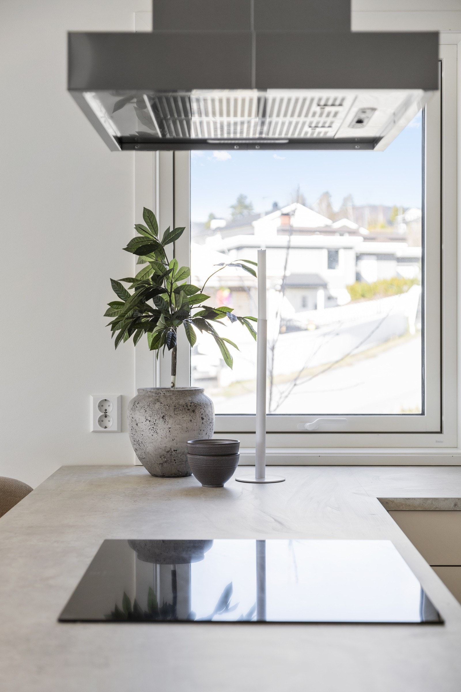 Detaljfoto koketopp og avtrekksvifte Galleribilde