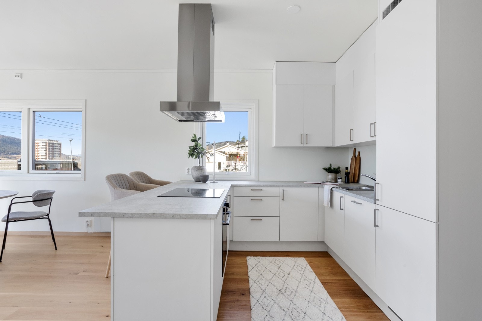 Hvit Sigdal kjøkkeninnredning Galleribilde