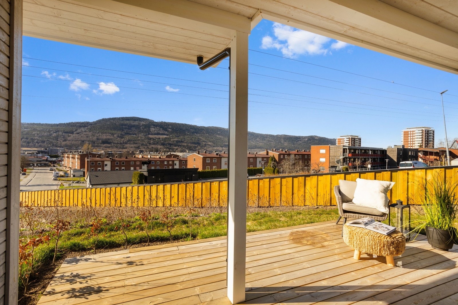 Terrasseplatting utenfor soverommet Galleribilde