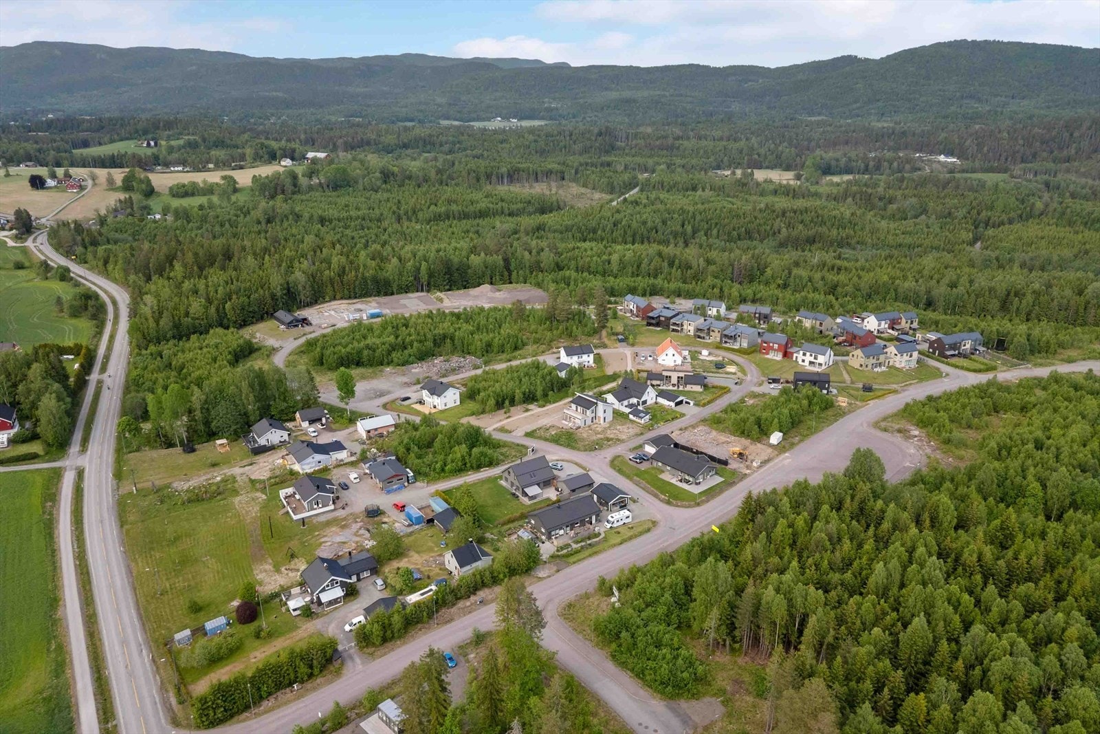 Her bor du landlig, men sentralt - en sjelden kombinasjon! Galleribilde