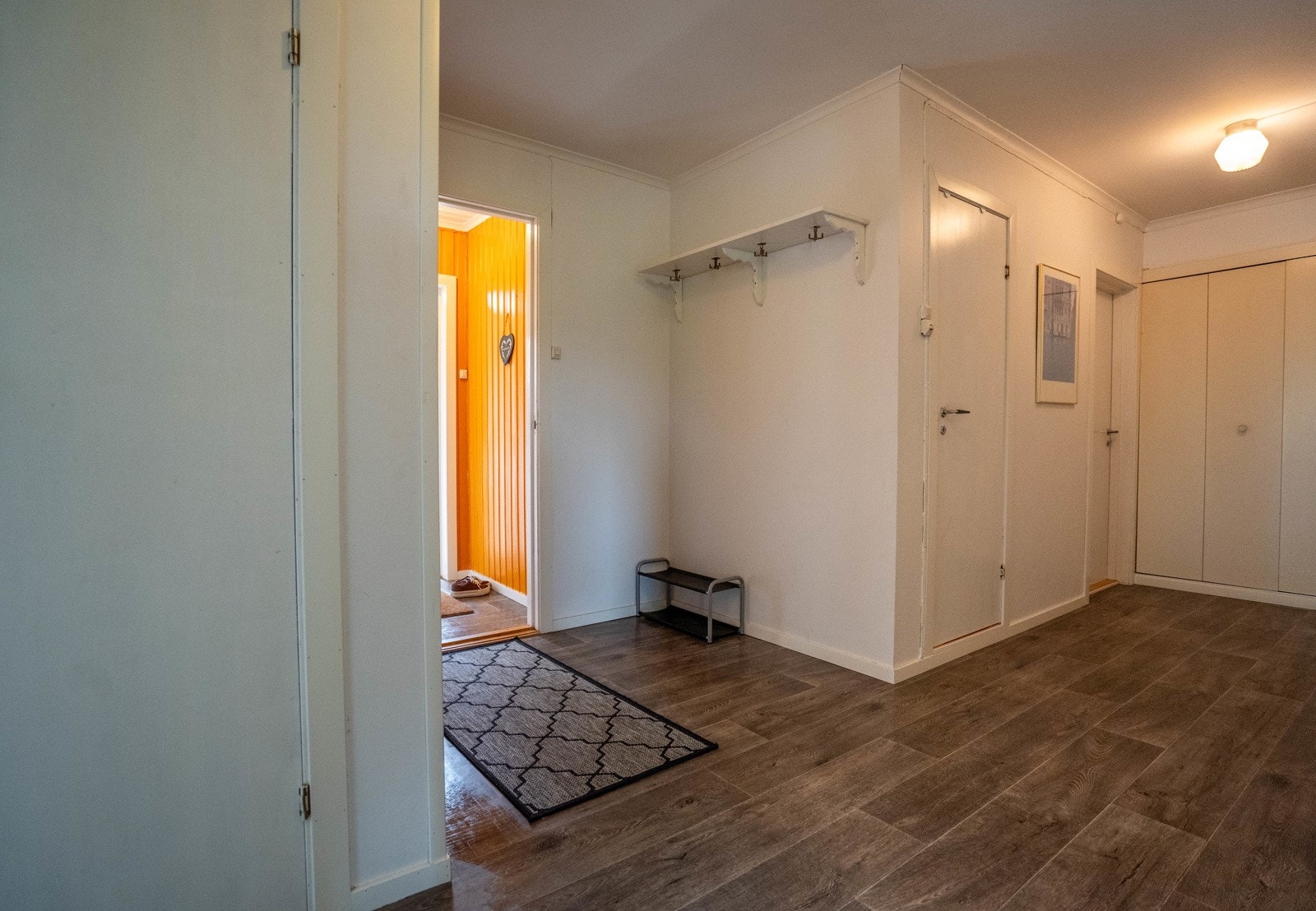 Vindfang og entre med skap Galleribilde