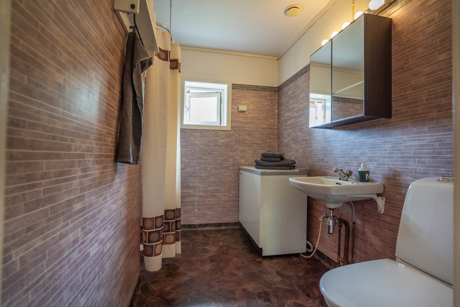 Bad med dusjhjørne Galleribilde