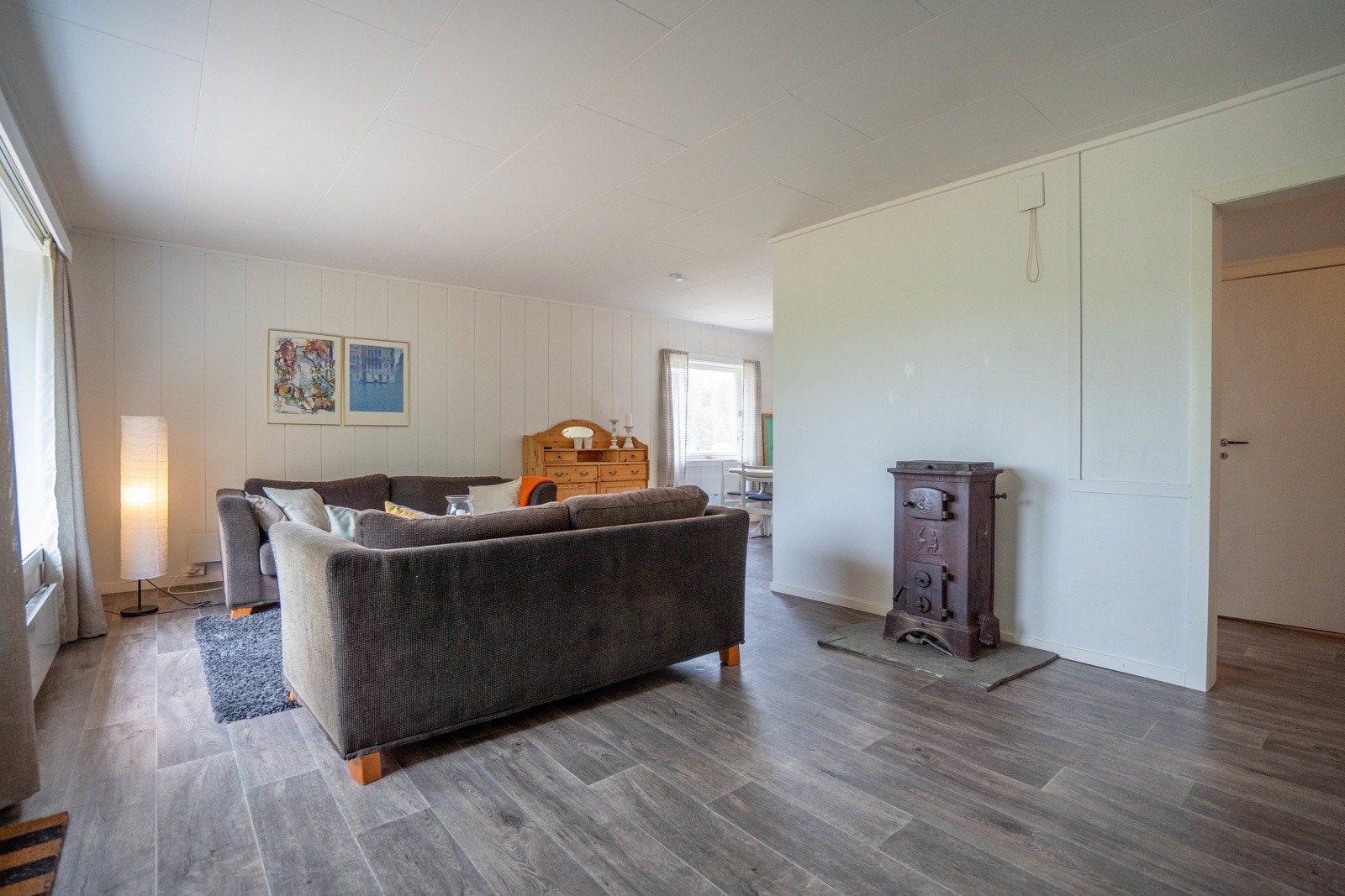 Stuen med kubbebrenner Galleribilde