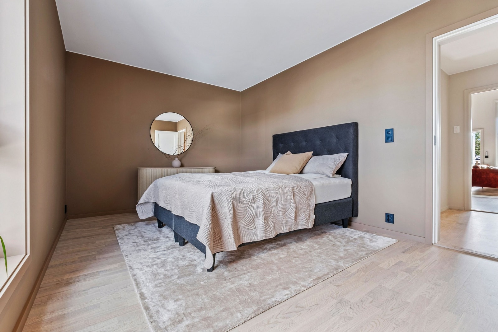 Duse farger og moderne detaljer gir en avslappet atmosfære. Galleribilde