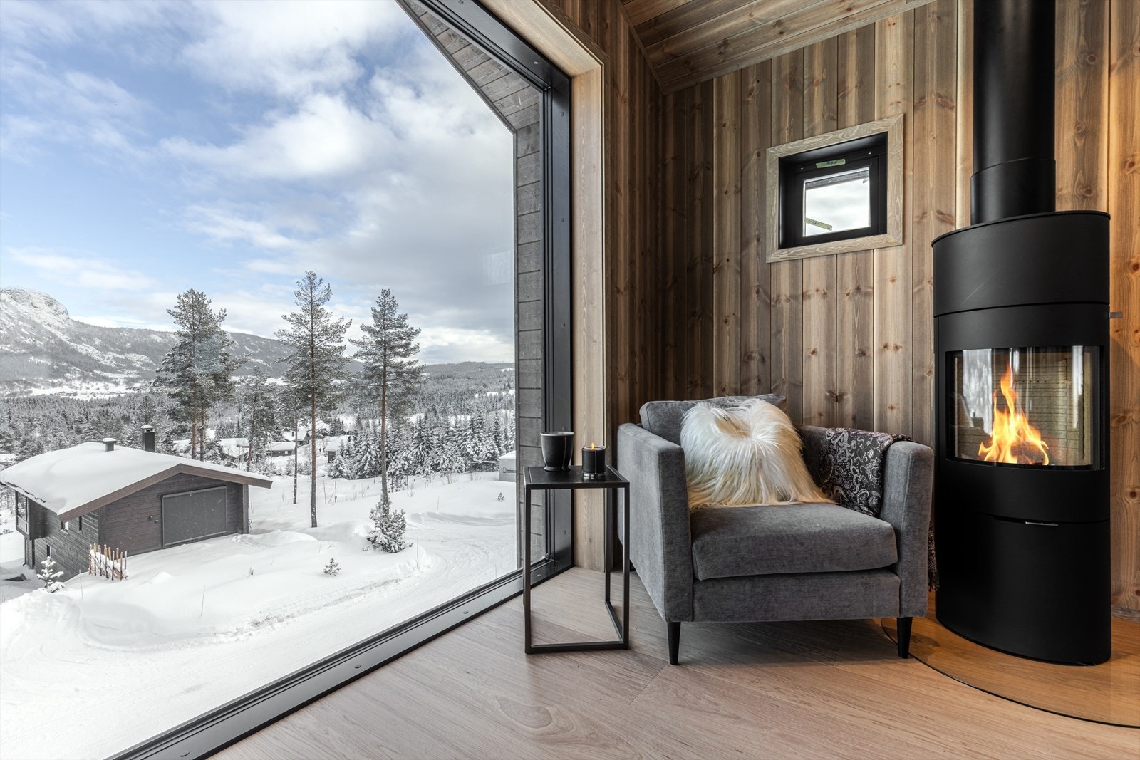 Utsikten og hytta bør oppleves! Galleribilde