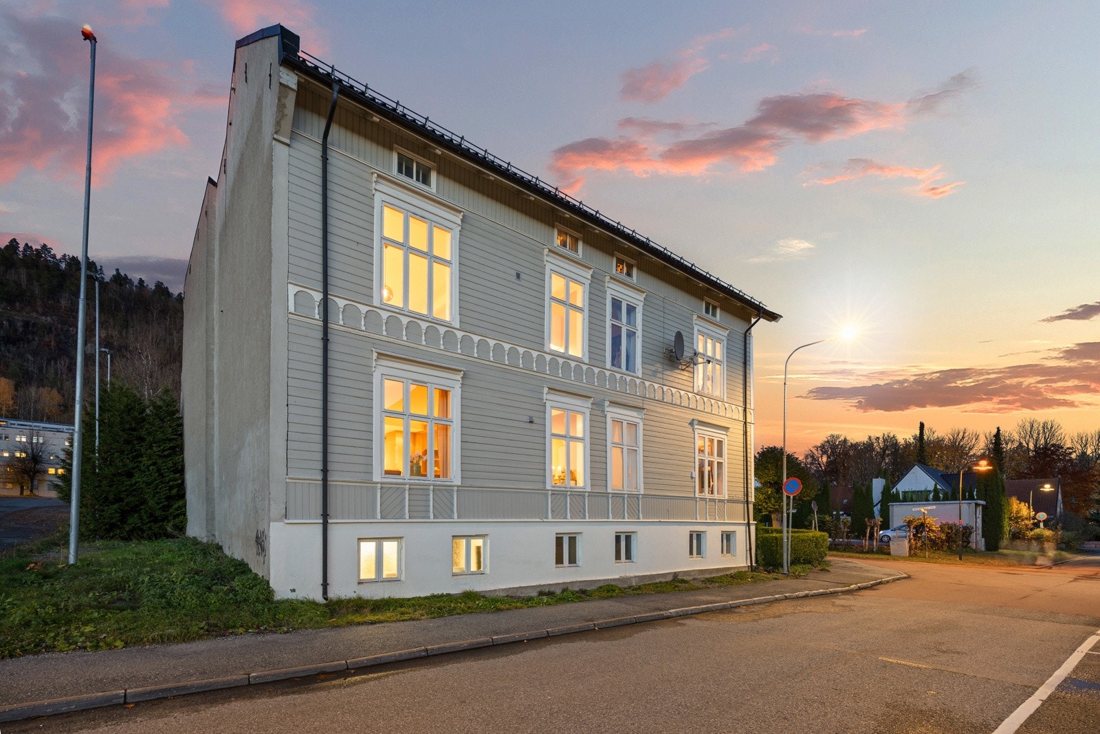 Området kjennetegnes av klassiske murhus, grønne hager og frodig beplantning. Galleribilde