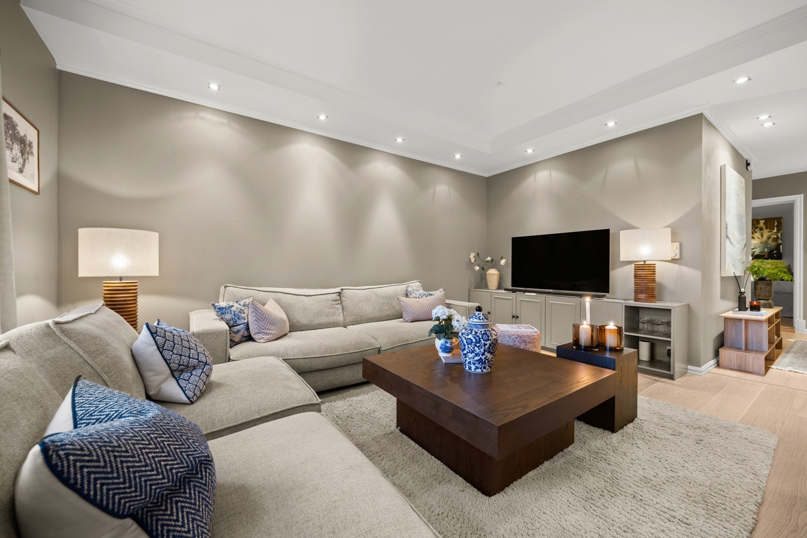 Generøs takhøyde opp mot 2,70 meter. Galleribilde