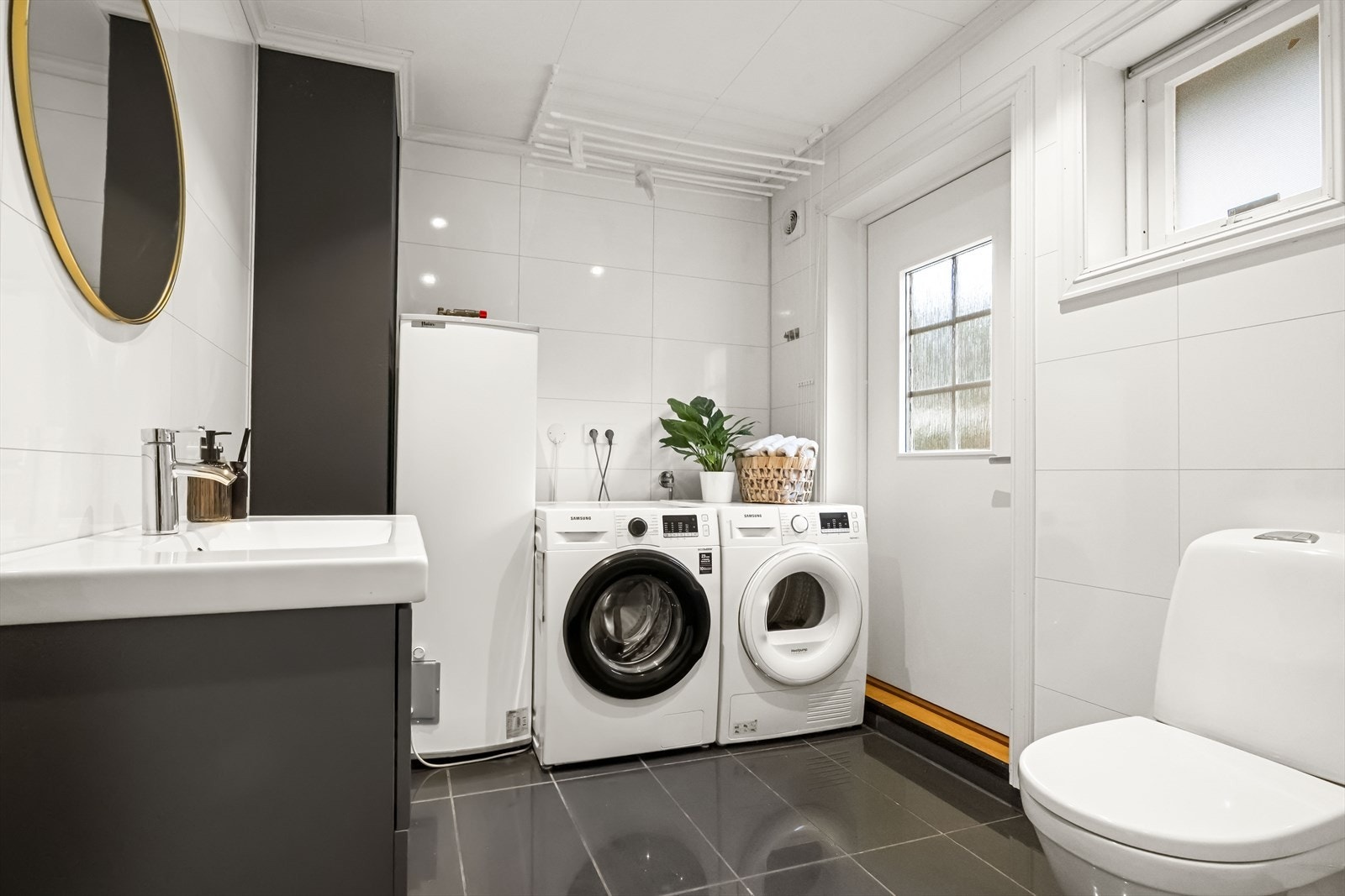 - Vaskerom med praktisk egen inngang. Dette ble oppgradert i 2021 - Galleribilde