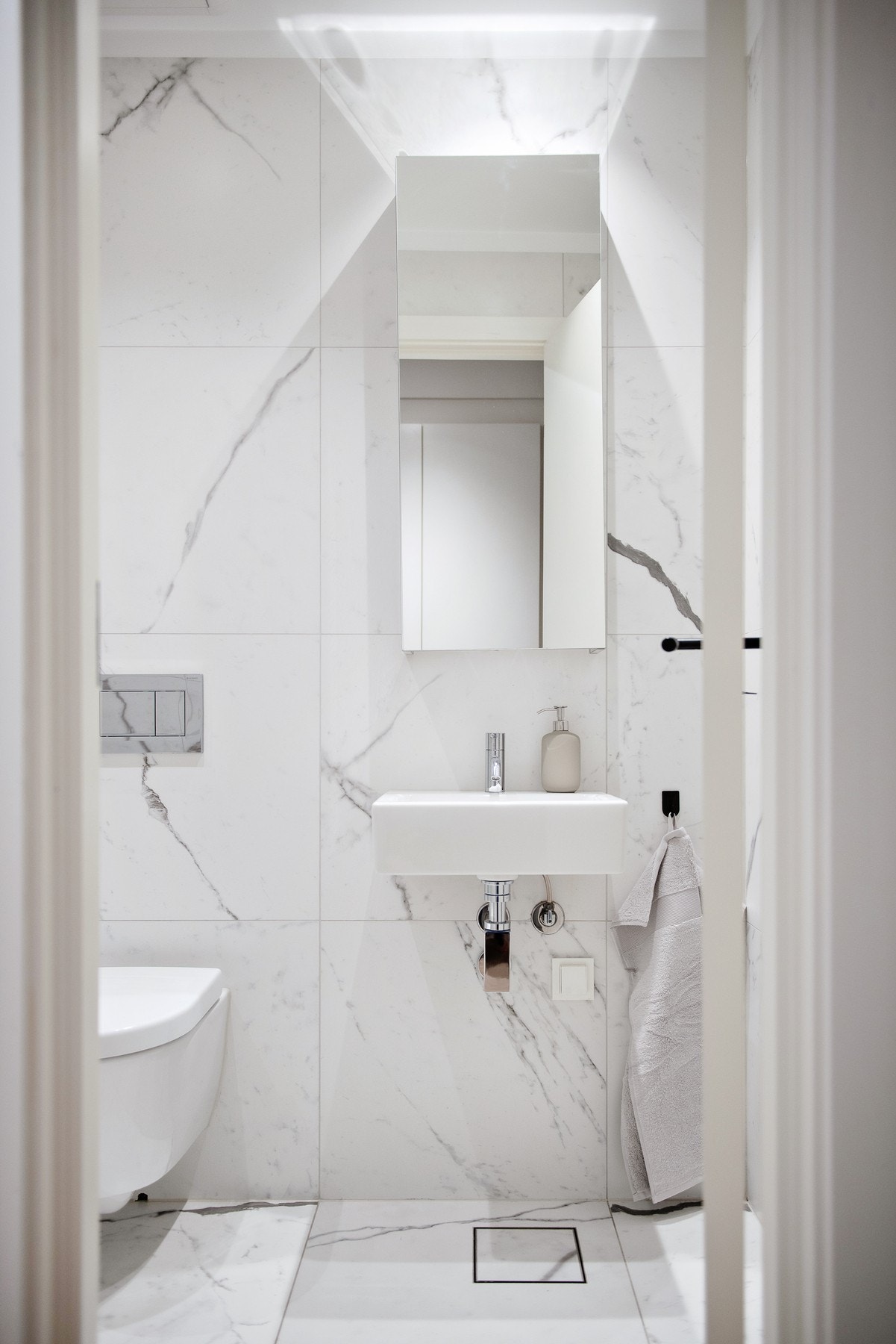 - Badet har adkomst fra entréen - Galleribilde