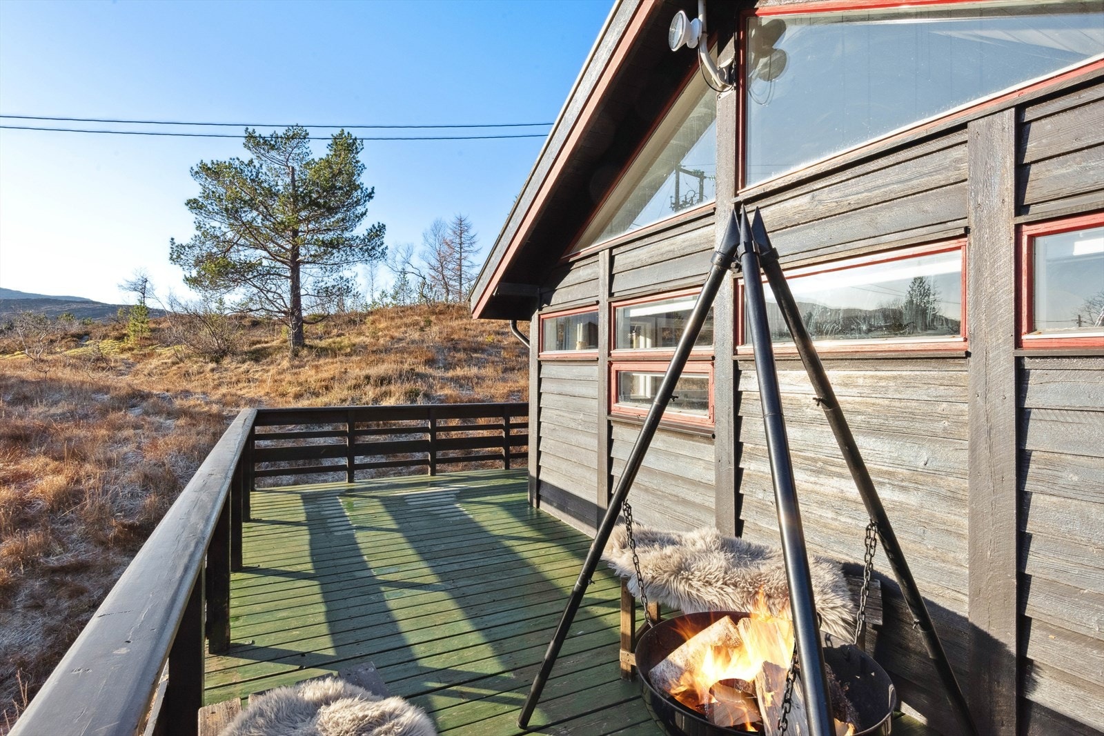 - Romslig terrasse på hele 51m² vendt mot ulike solretninger - Galleribilde